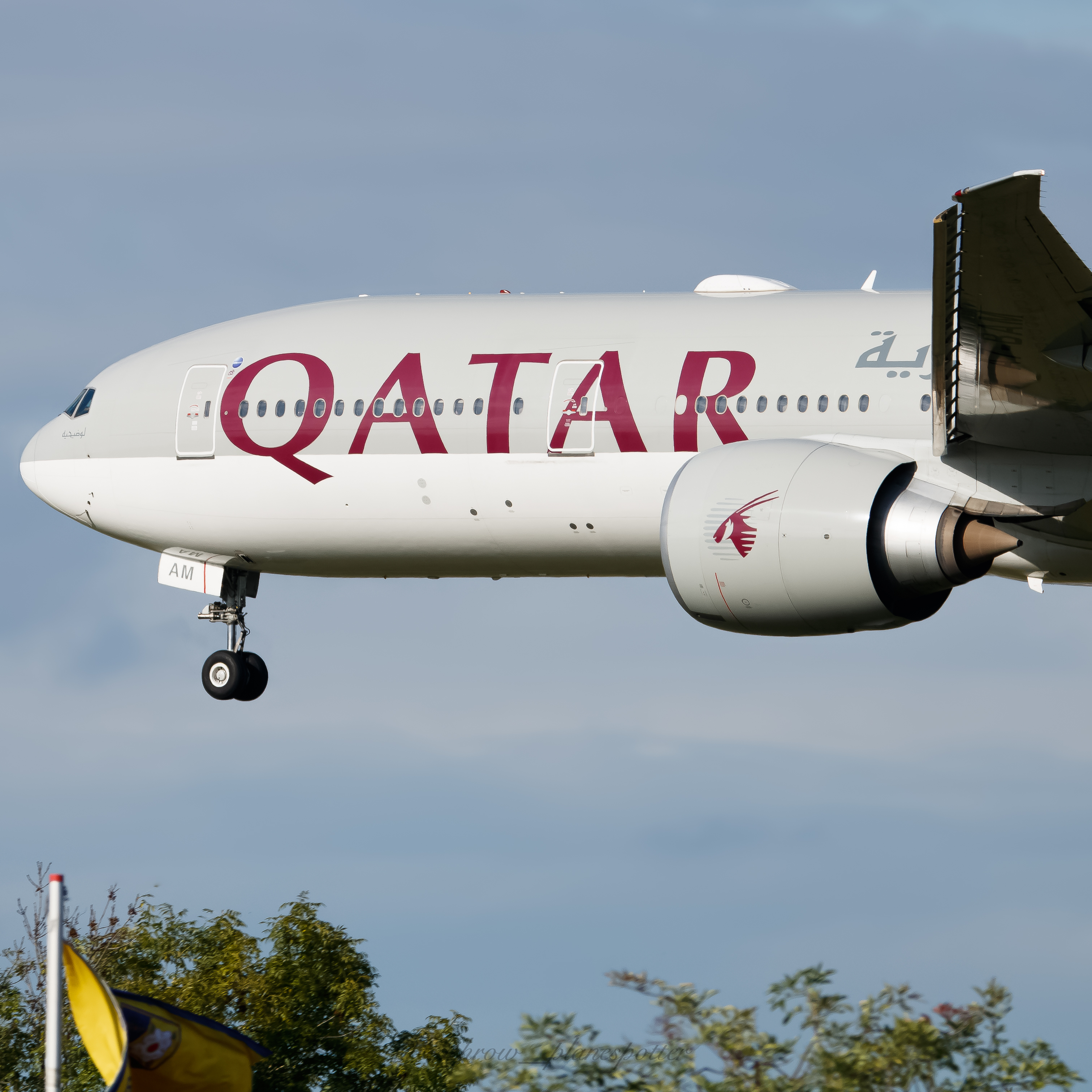 Full size: Qatar Airways Boeing 777-300ER A7-BAM at London Heathrow International Airport
