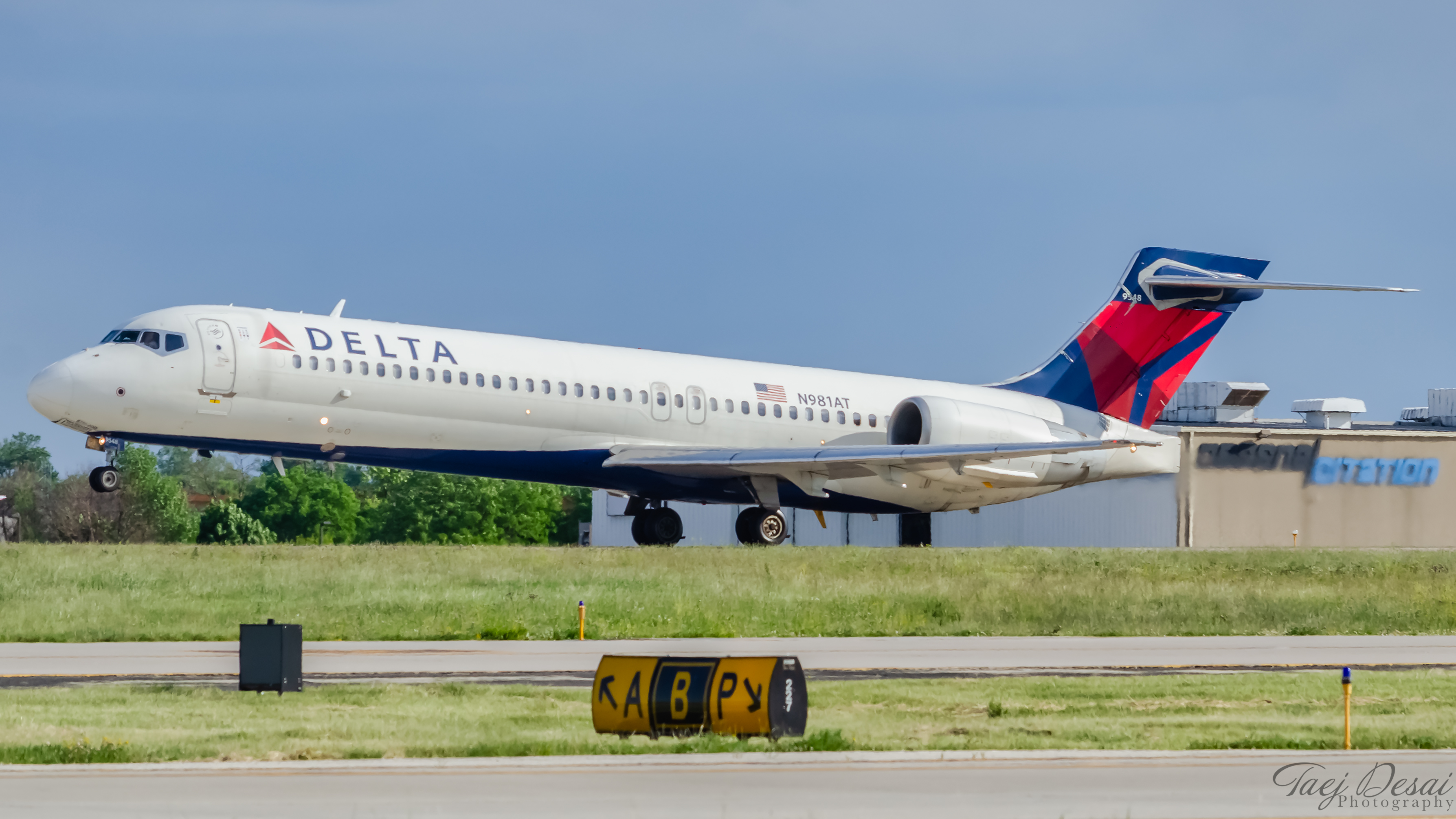 Full size: Delta Airlines Boeing 717-200 N981AT at General Mitchell International Airport