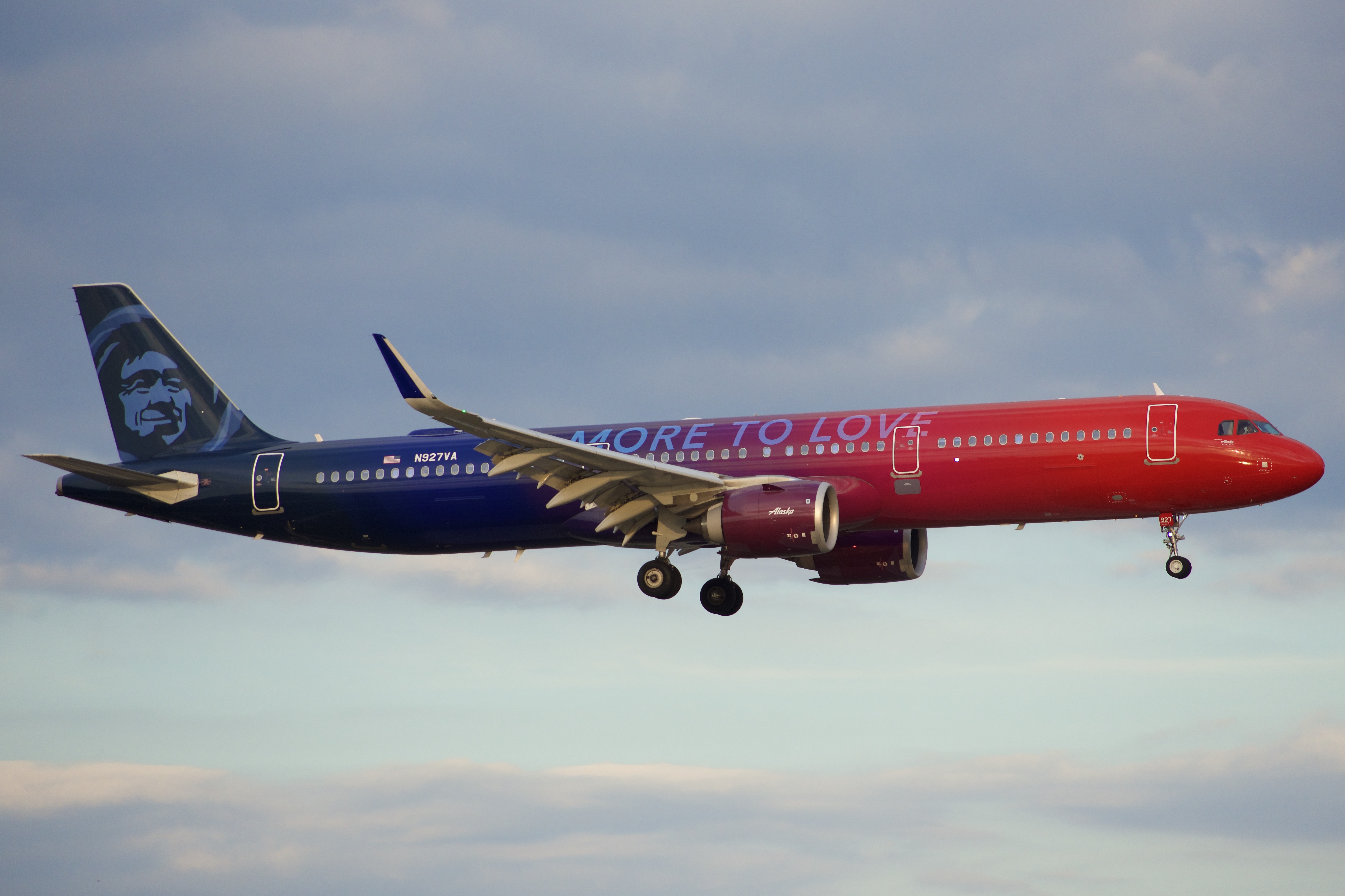 Full size: Alaska Airlines Airbus A321NEO N927VA at Orlando International Airport