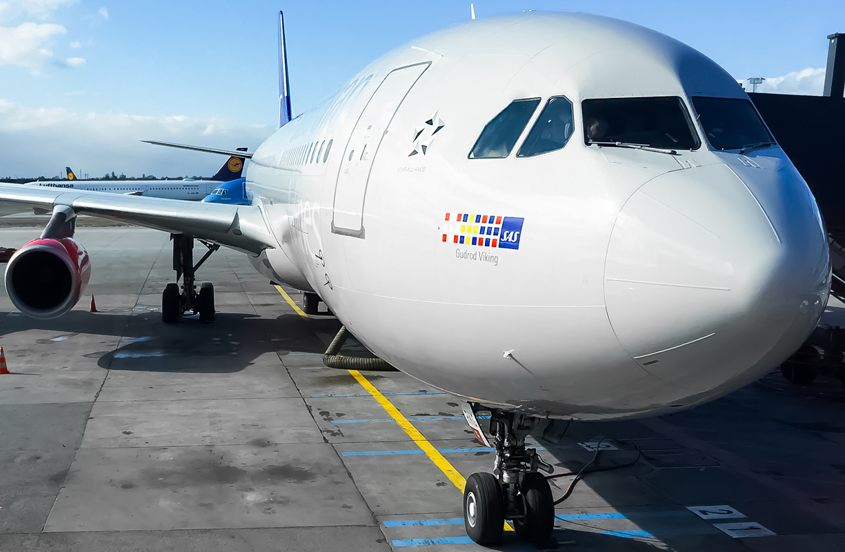 Full size: Scandinavian Airlines Airbus A340-300 LN-RKG at Copenhagen Airport