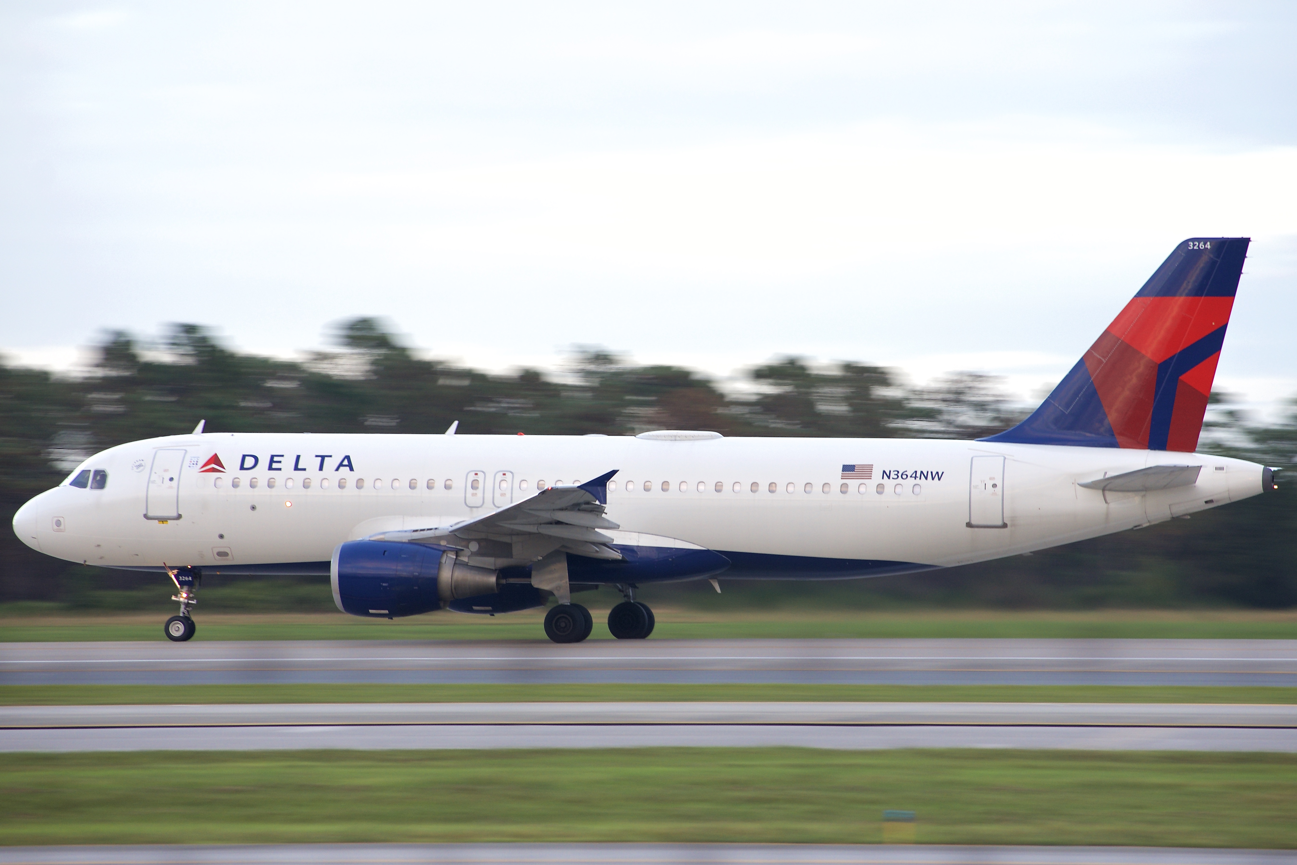 Full size: Delta Airlines Airbus A320 N364NW at Orlando International Airport
