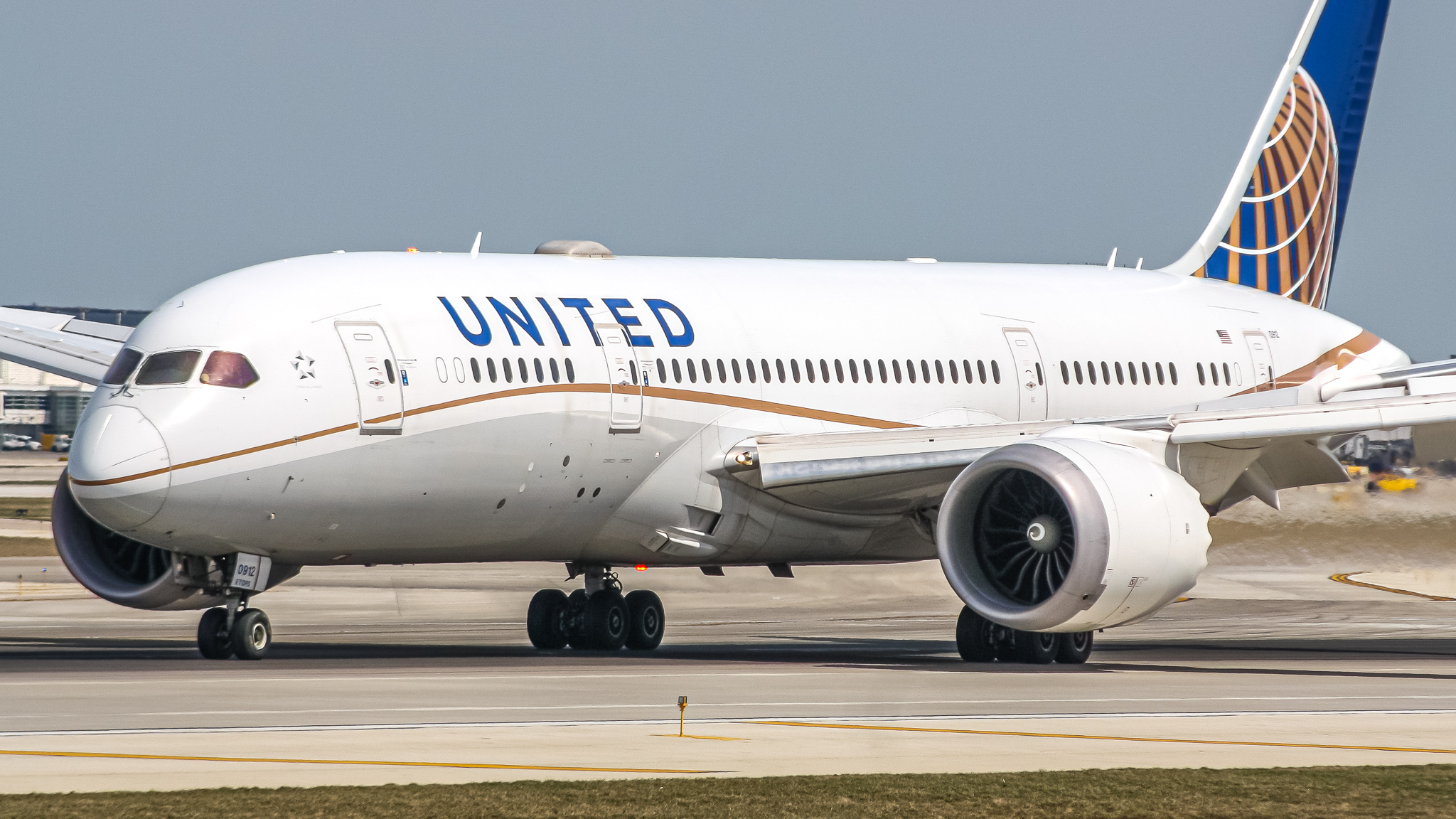 Full size: United Airlines Boeing 787-8 N28912 at Chicago O'Hare International Airport