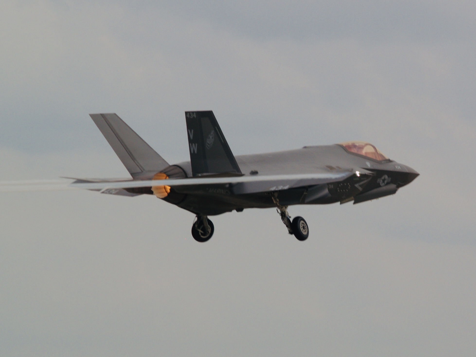 Full size: USAF - United States Air Force Lockheed Martin F-35 Lightning 13-5071 at Wittman Regional Airport