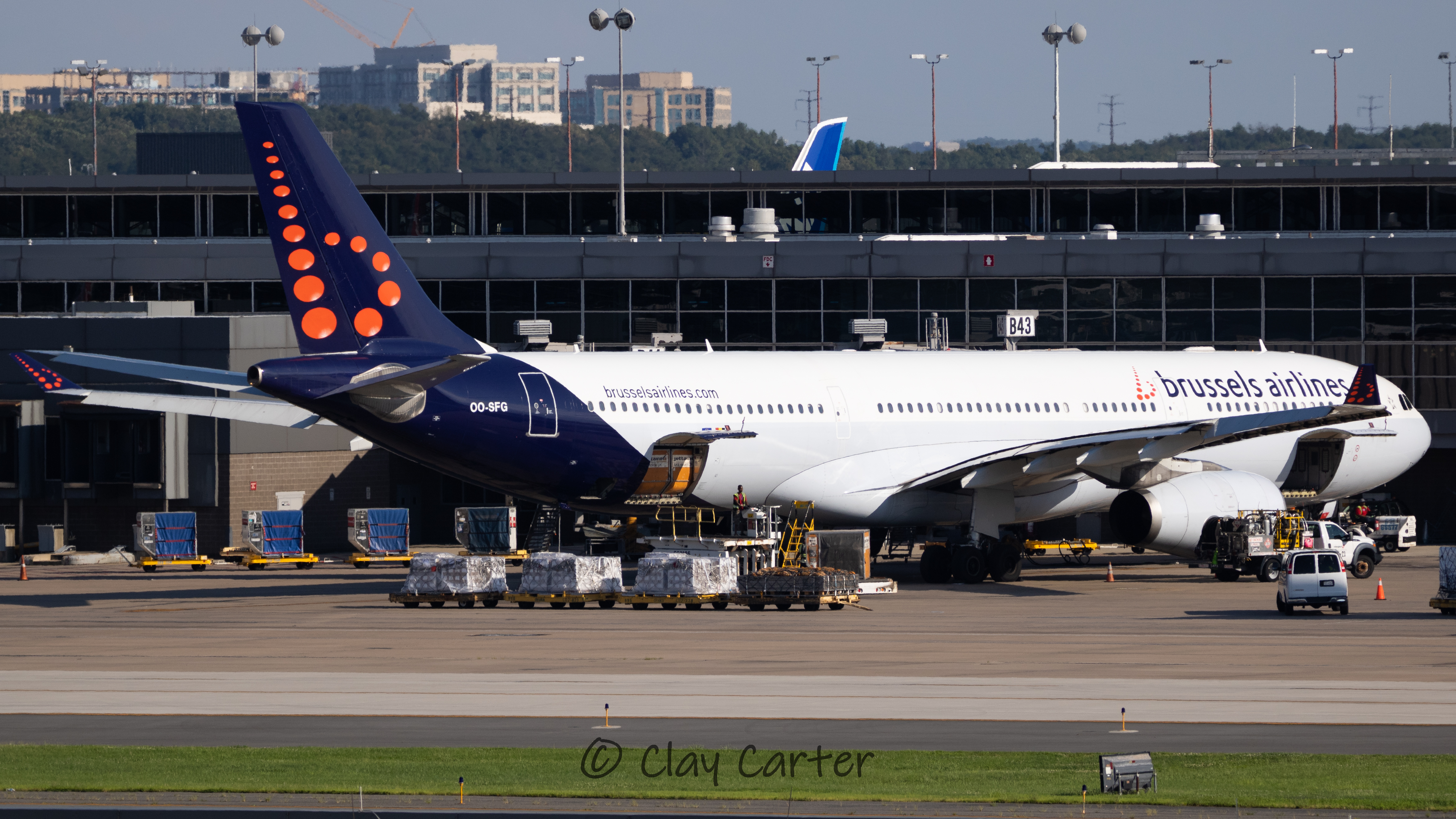 Full size: Brussels Airlines Airbus A330-300 OO-SFG at Washington Dulles International Airport