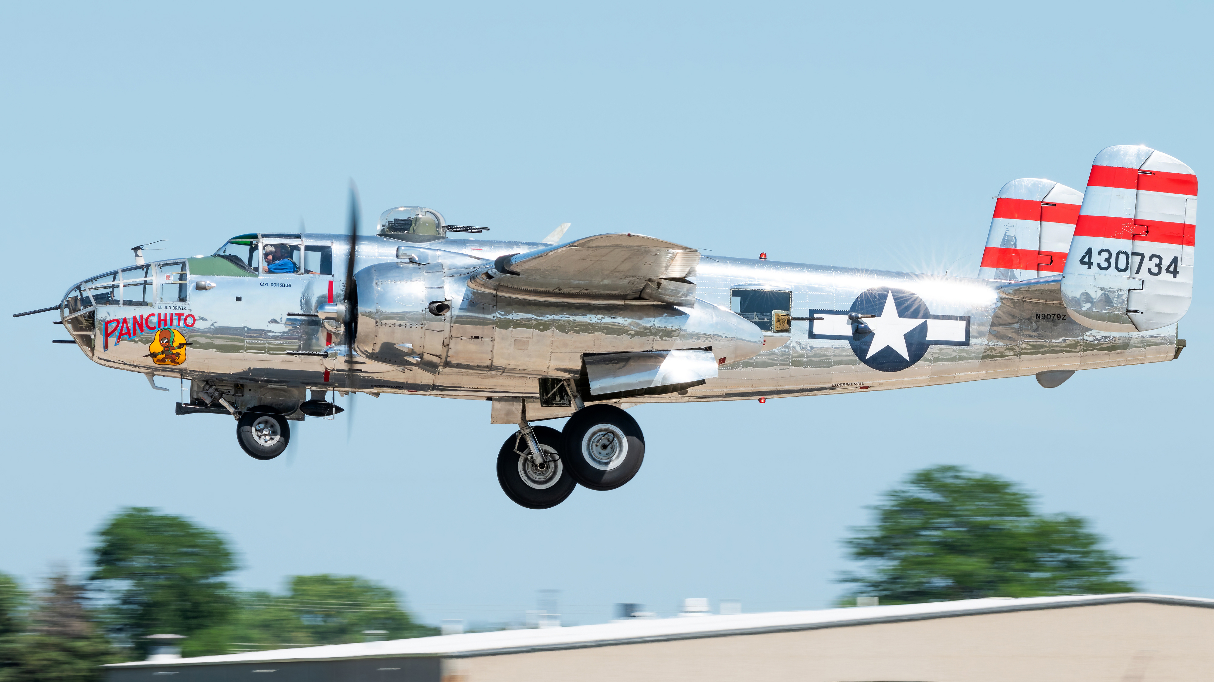 Full size: PRIVATE  North American B-25 Mitchell N9079Z at Wittman Regional Airport