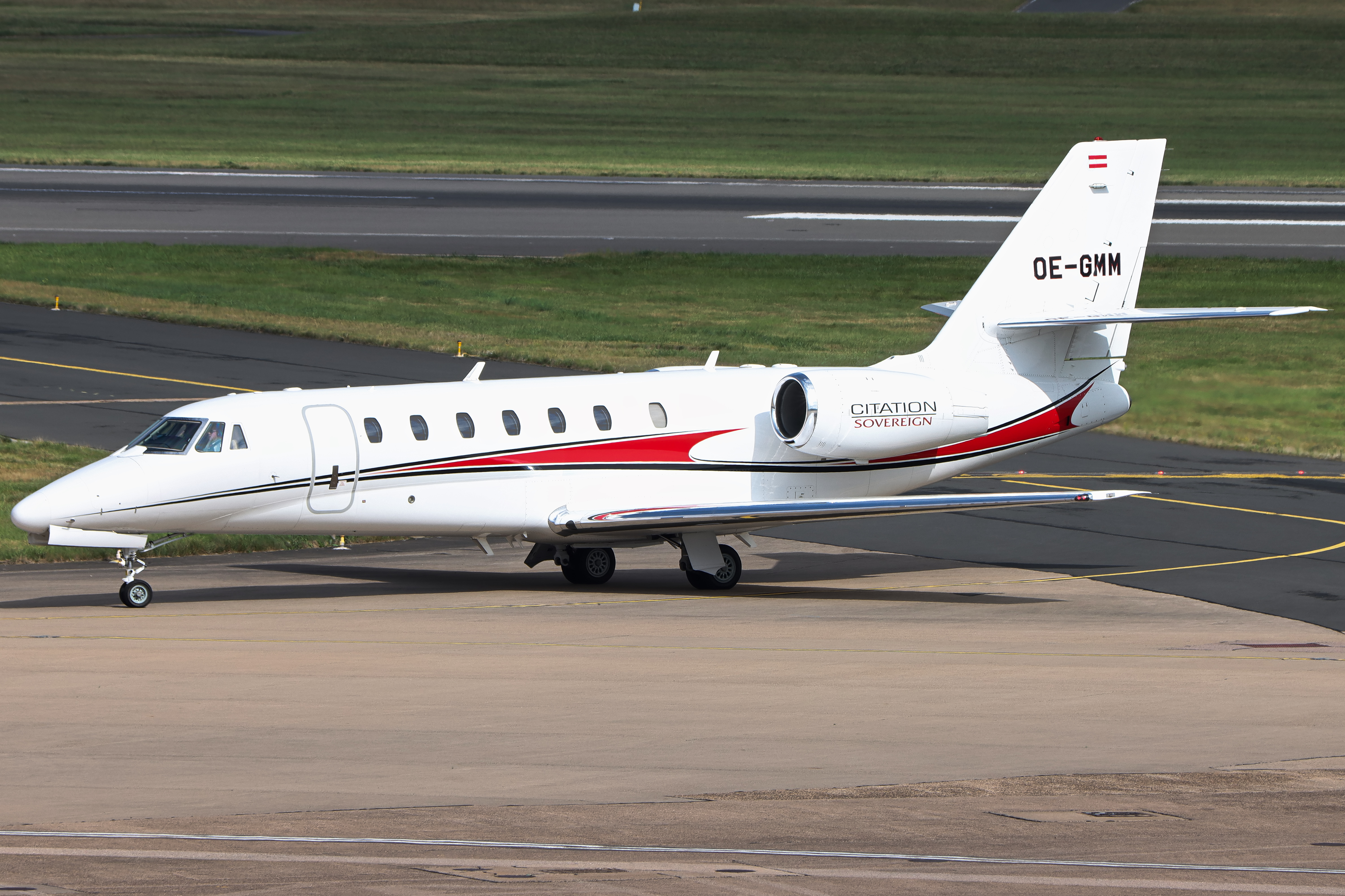 Full size: PRIVATE Cessna 680 Citation Sovereign  OE-GMM at Birmingham Airport