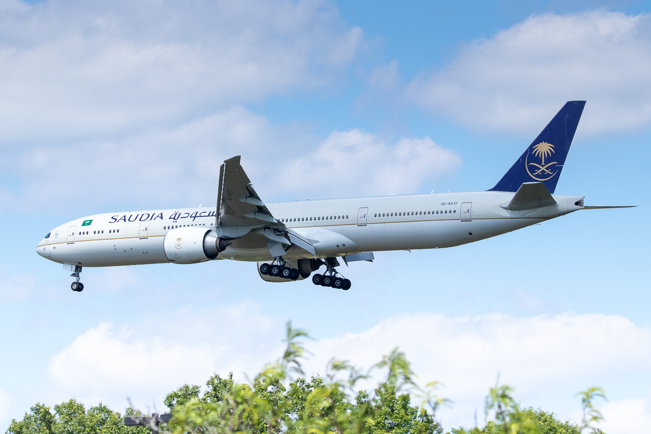 Full size: Saudia Boeing 777-300ER HZ-AK37 at Washington Dulles International Airport