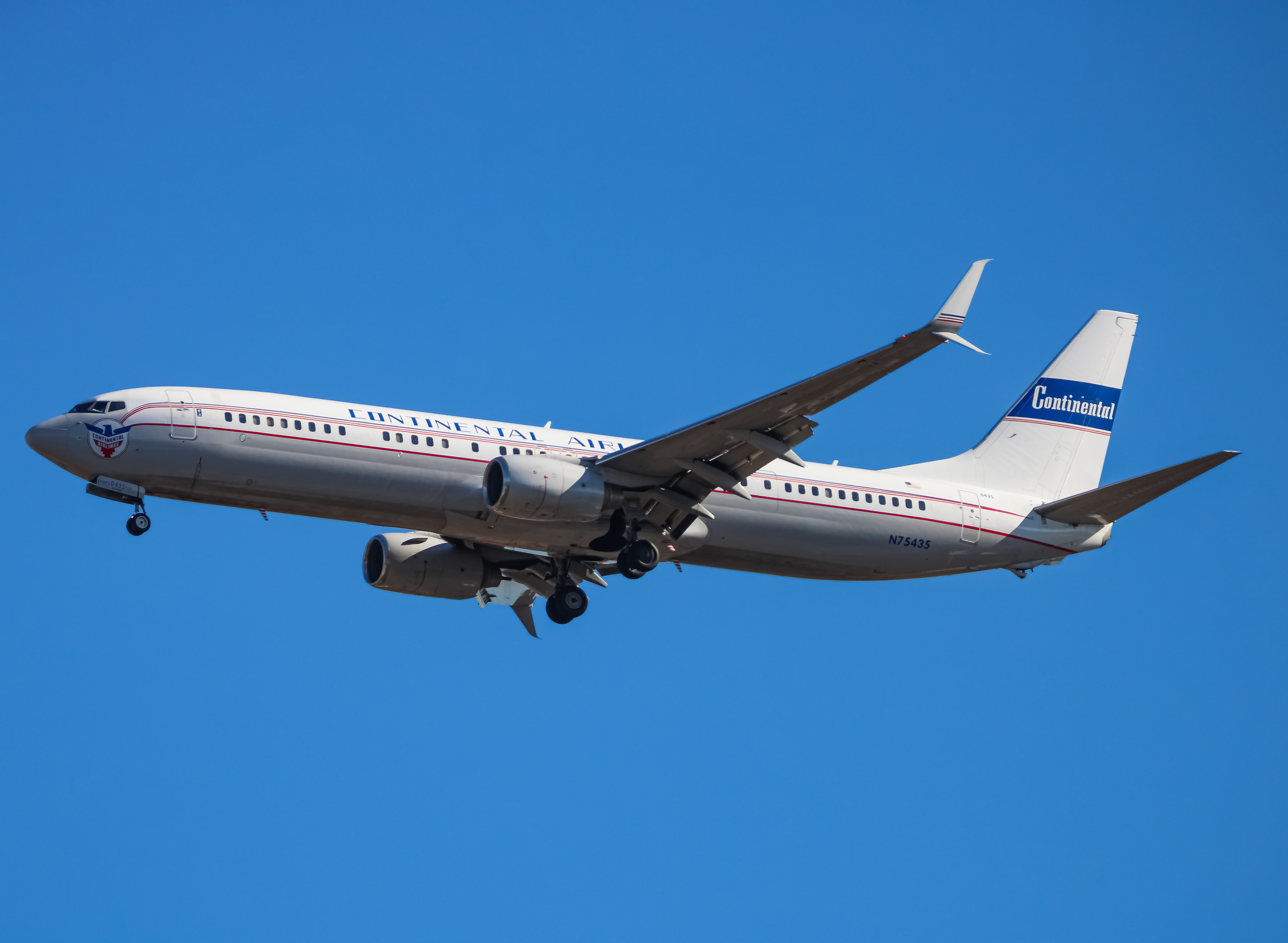 Full size: United Airlines Boeing 737-900ER N75435 at Washington Dulles International Airport