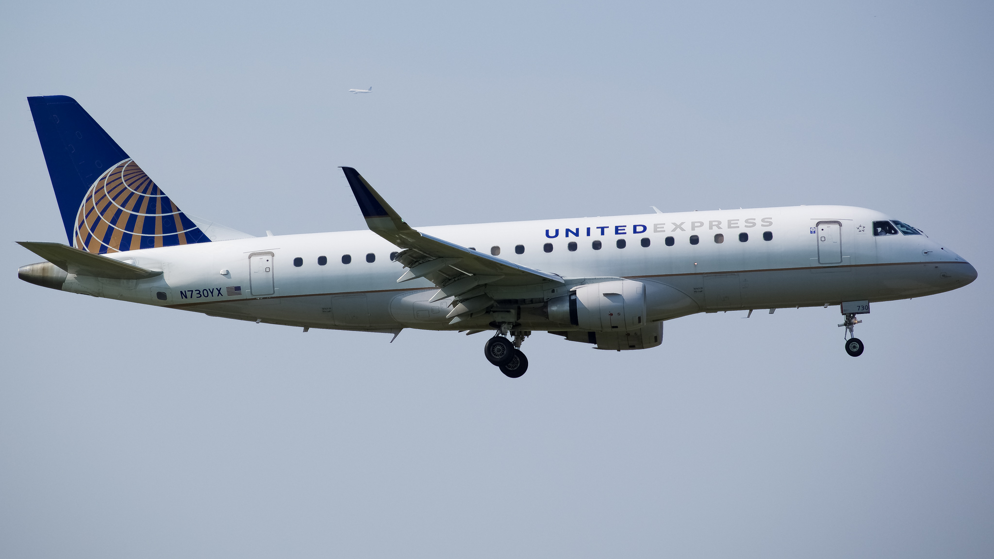 Full size: United Express Embraer E175 N730YX at Chicago O'Hare International Airport