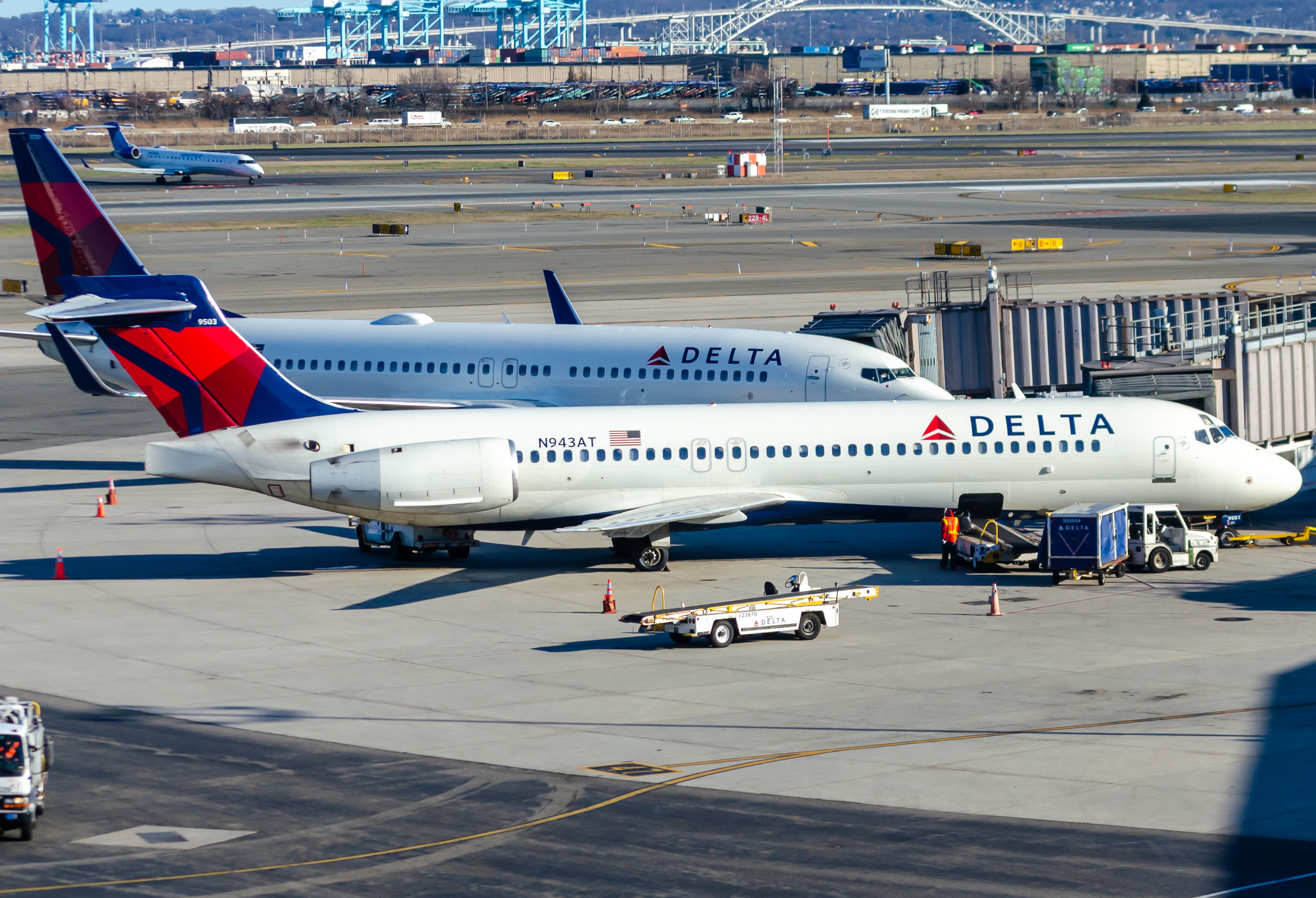 Full size: Delta Airlines Boeing 717-200 N943AT at Newark Liberty International Airport