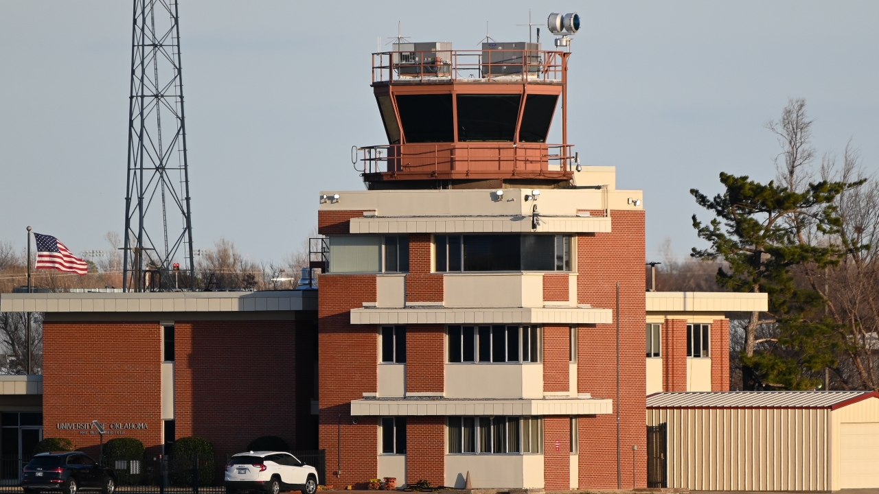 Full size: Airport Photo KOUN at Norman University of Oklahoma Westheimer Airport