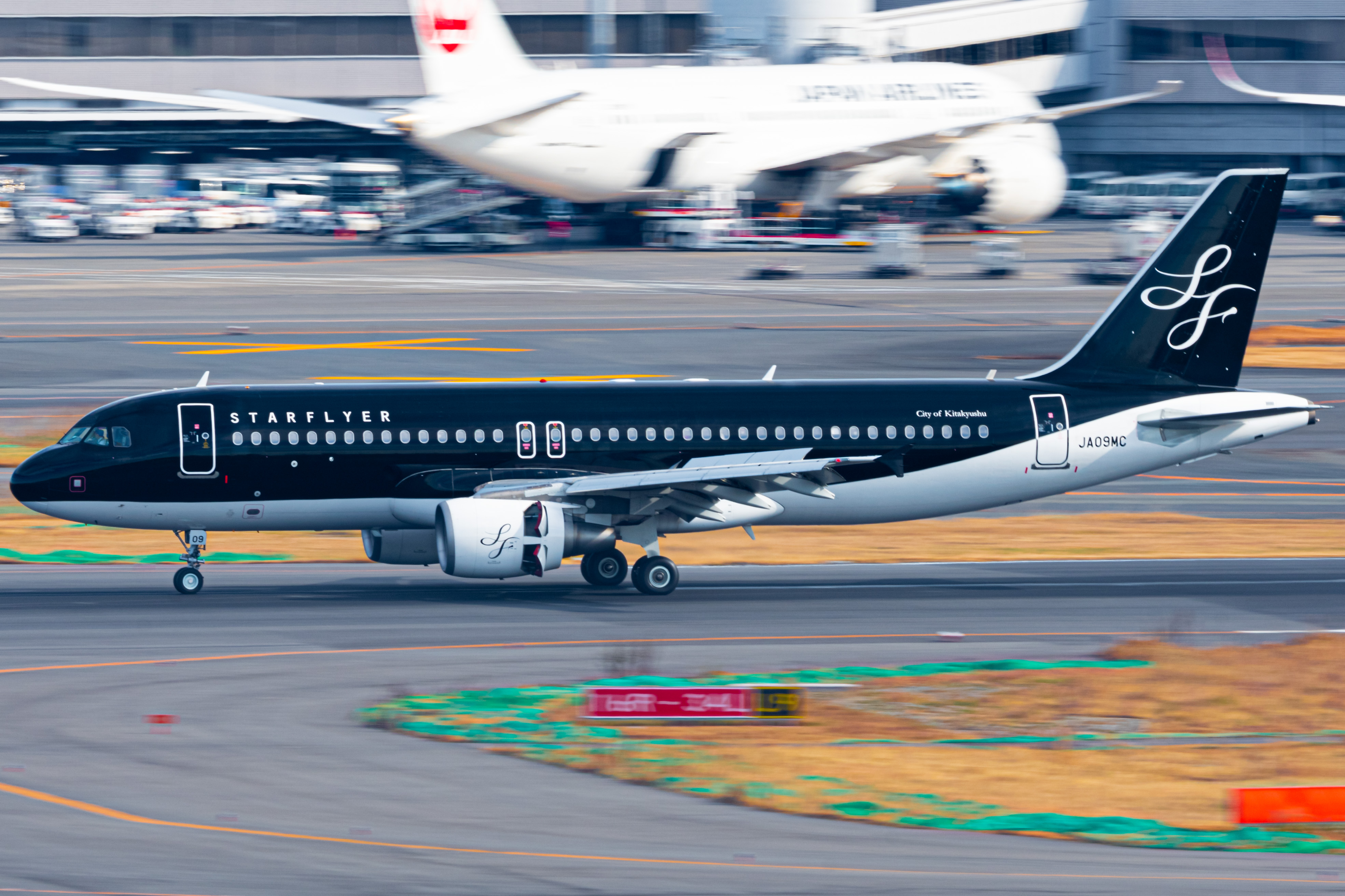 Full size: StarFlyer Airbus A320 JA09MC at Tokyo-Haneda Airport