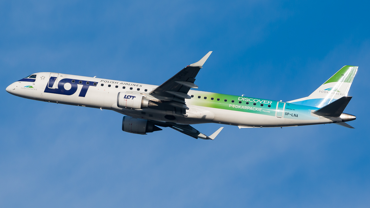 Full size: LOT Polish Airlines Embraer E195 SP-LNA at Brussels Airport