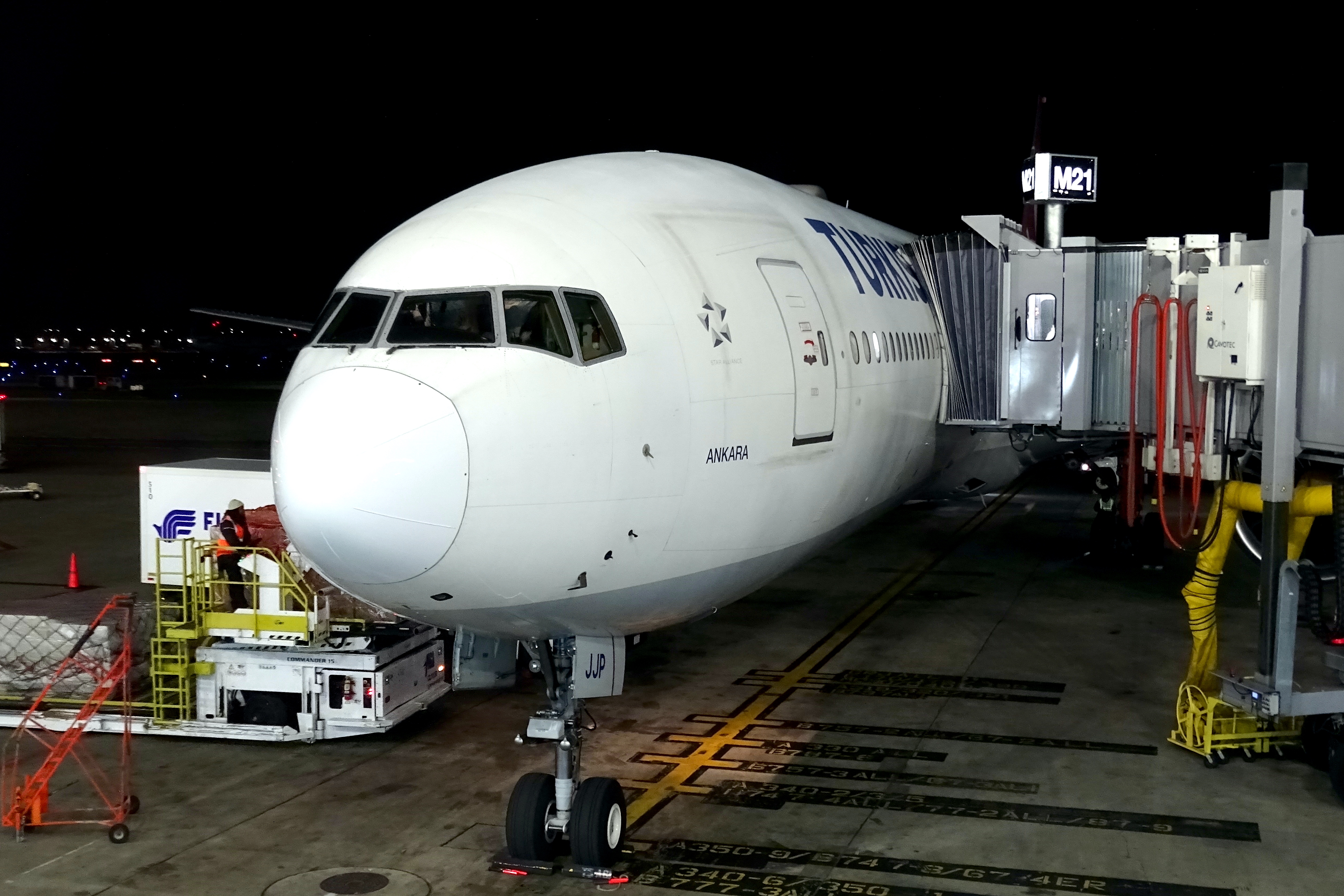 Full size: Turkish Airlines Boeing 777-300ER TC-JJP at Chicago O'Hare International Airport