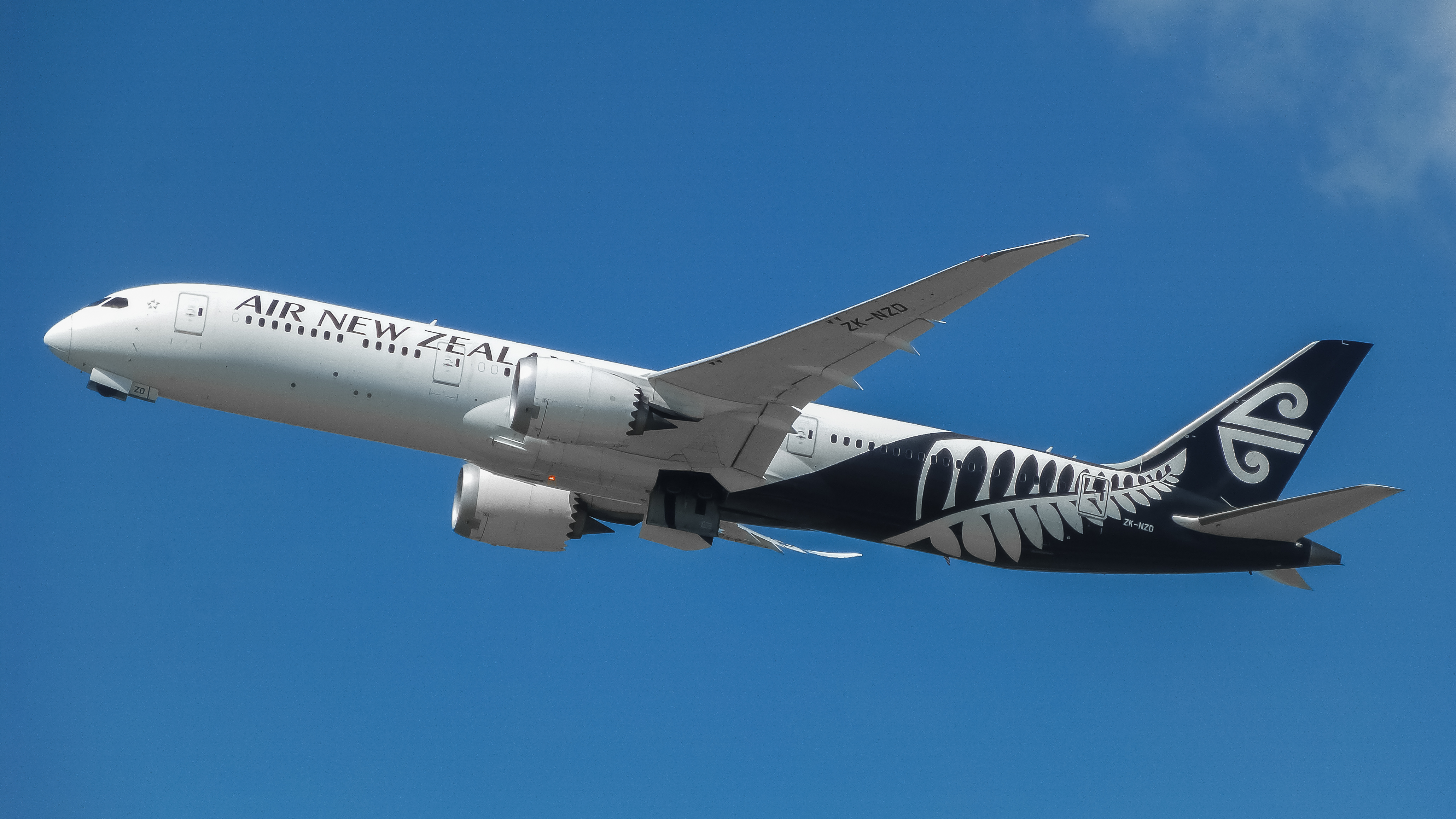 Full size: Air New Zealand Boeing 787-9 ZK-NZD at Brisbane Airport
