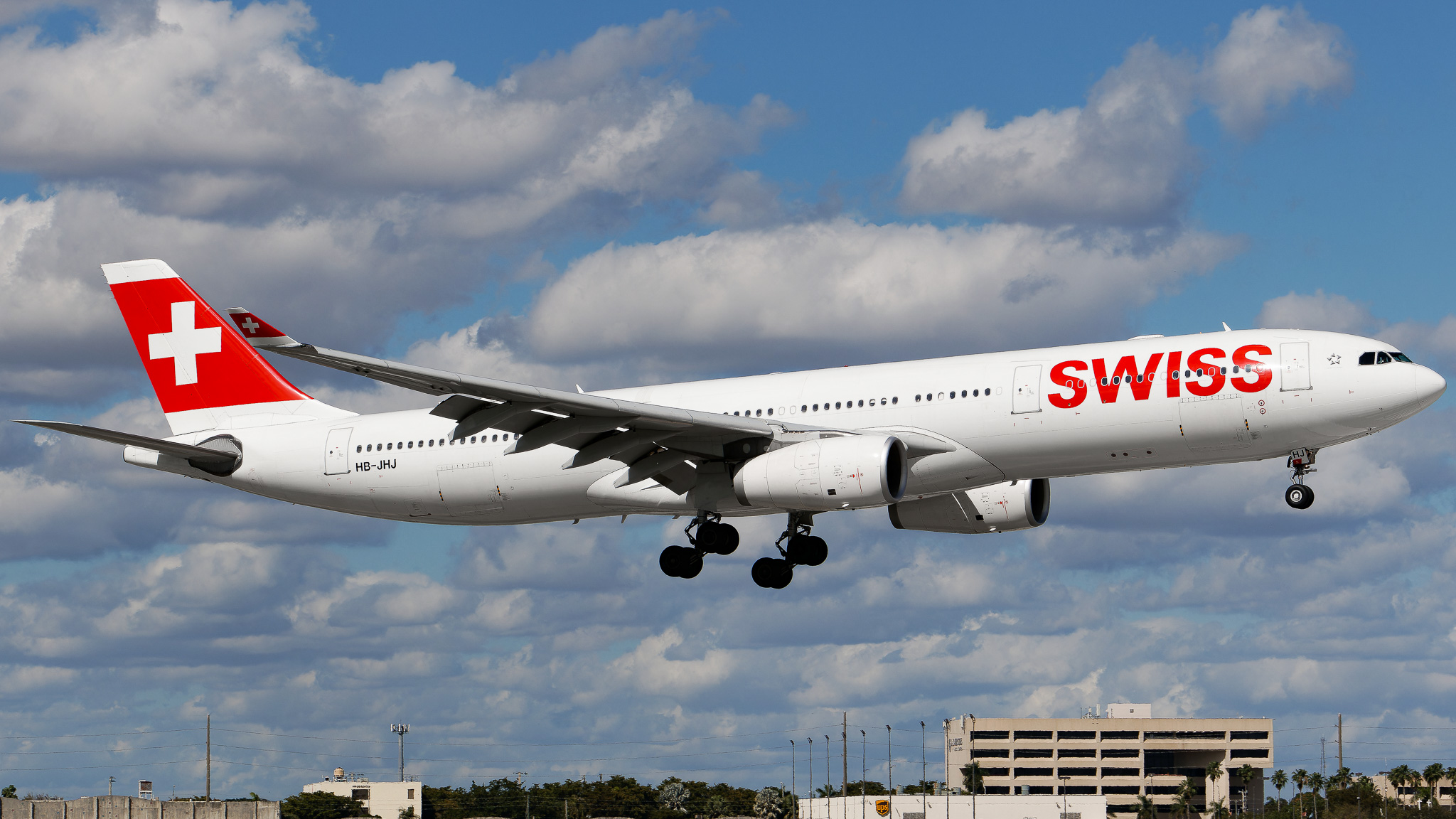 Full size: Swiss International Air Lines Airbus A330-300 HB-JHJ at Miami International Airport