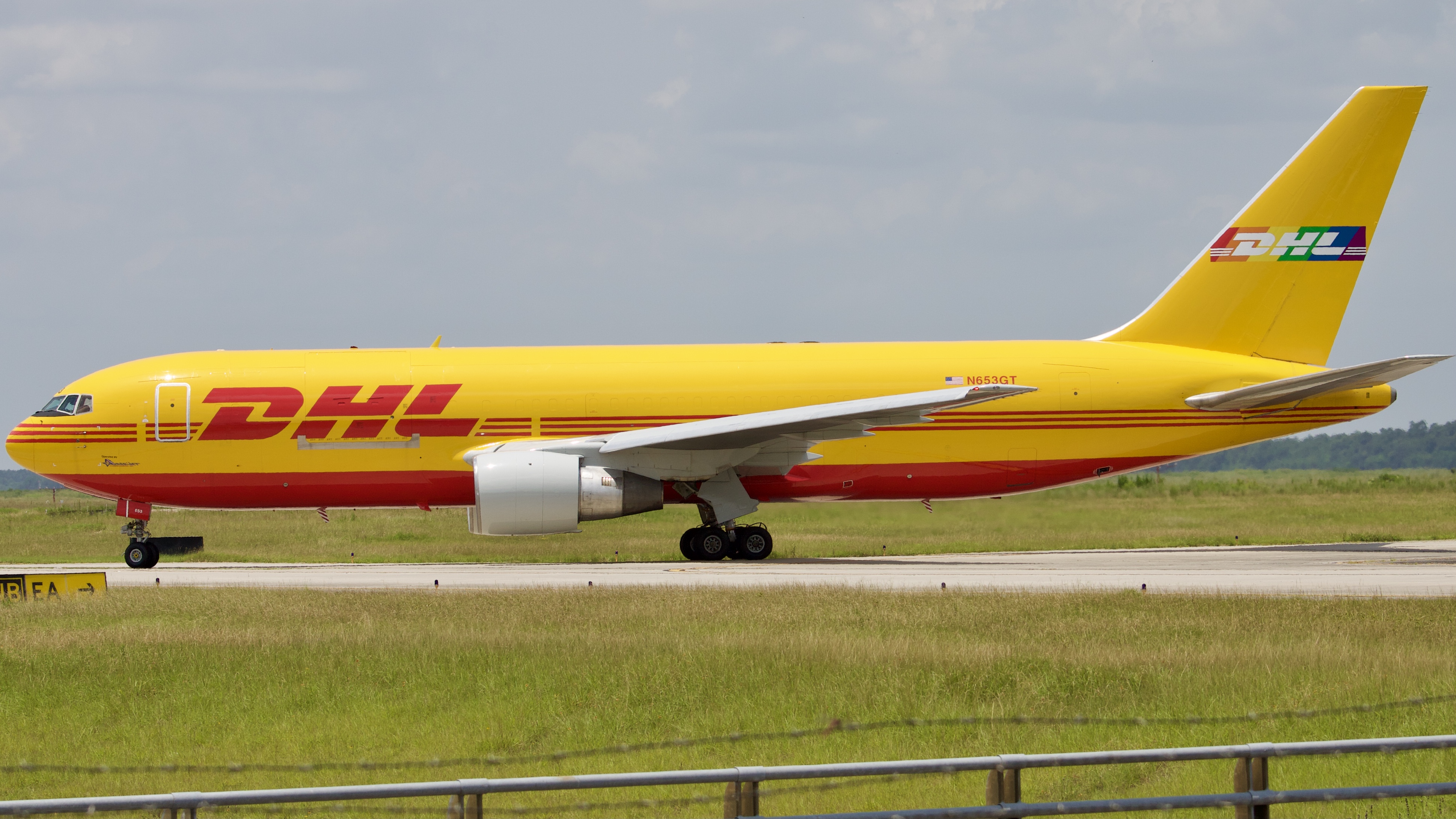 Full size: DHL Boeing 767-200F N653GT at Houston-George Bush Intercontinental Airport