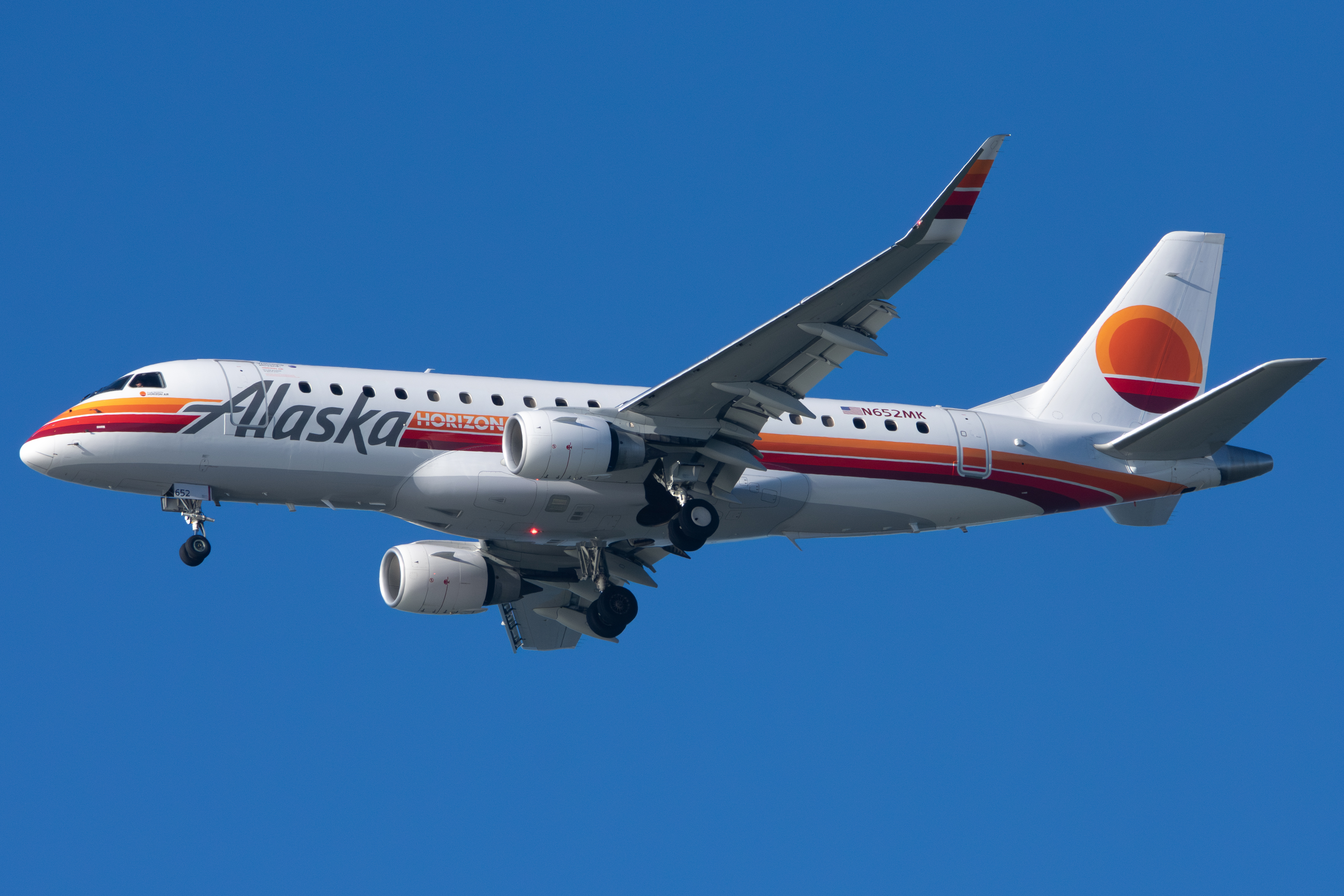 Full size: Alaska Airlines Embraer E175 N652MK at San Francisco International Airport