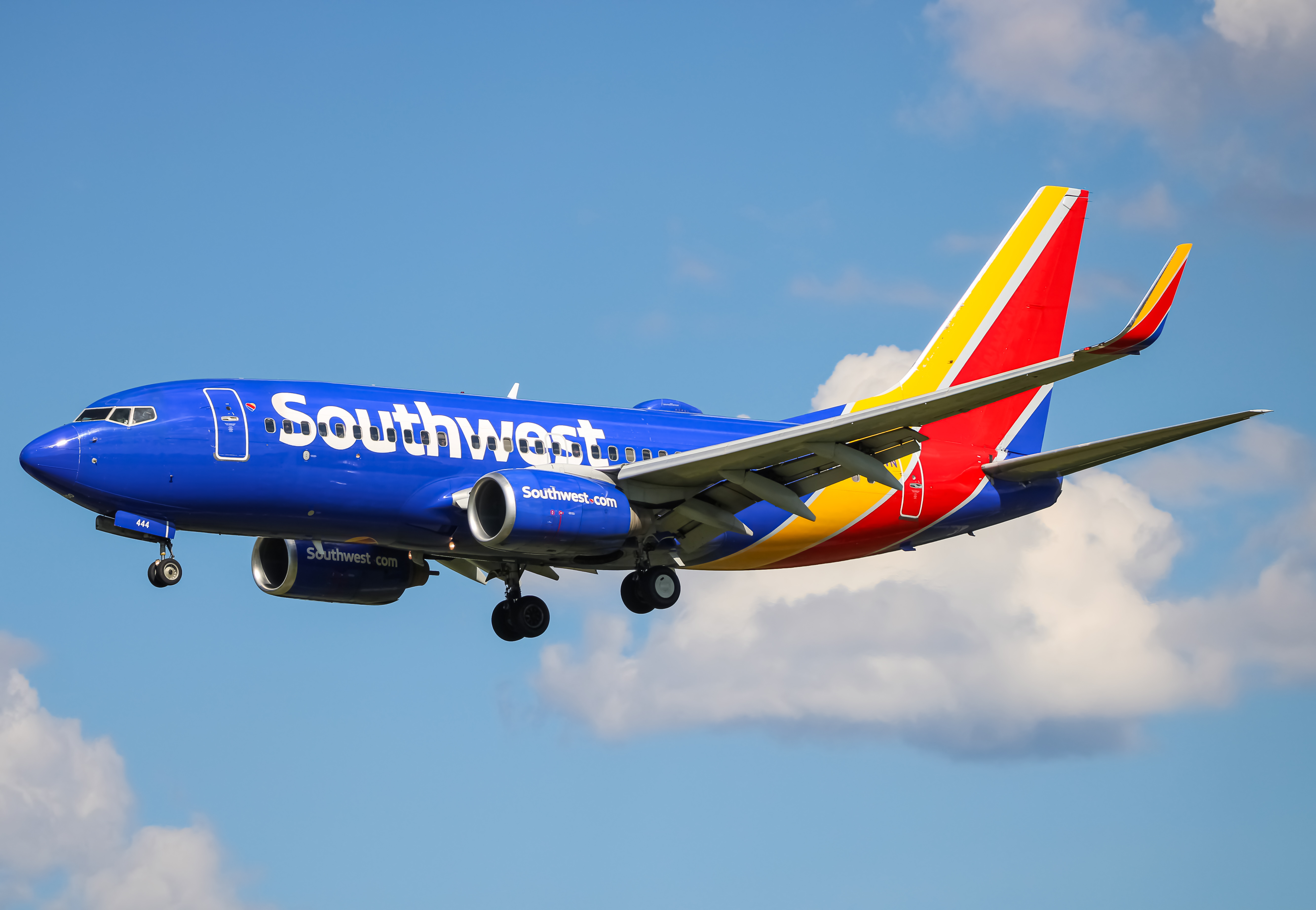 Full size: Southwest Airlines Boeing 737-700 N444WN at Baltimore/Washington International Thurgood Marshall Airport