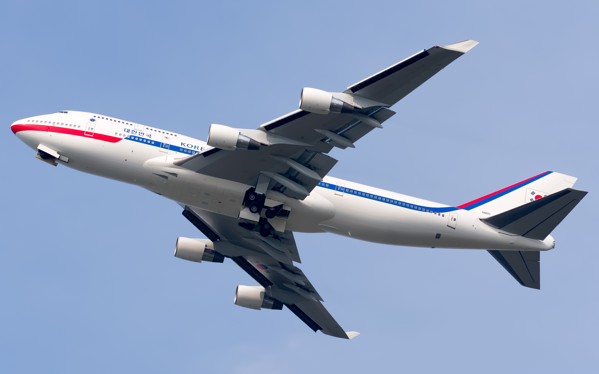 Full size: ROKAF Boeing 747-400 10001 at Seoul-Gimpo International Airport