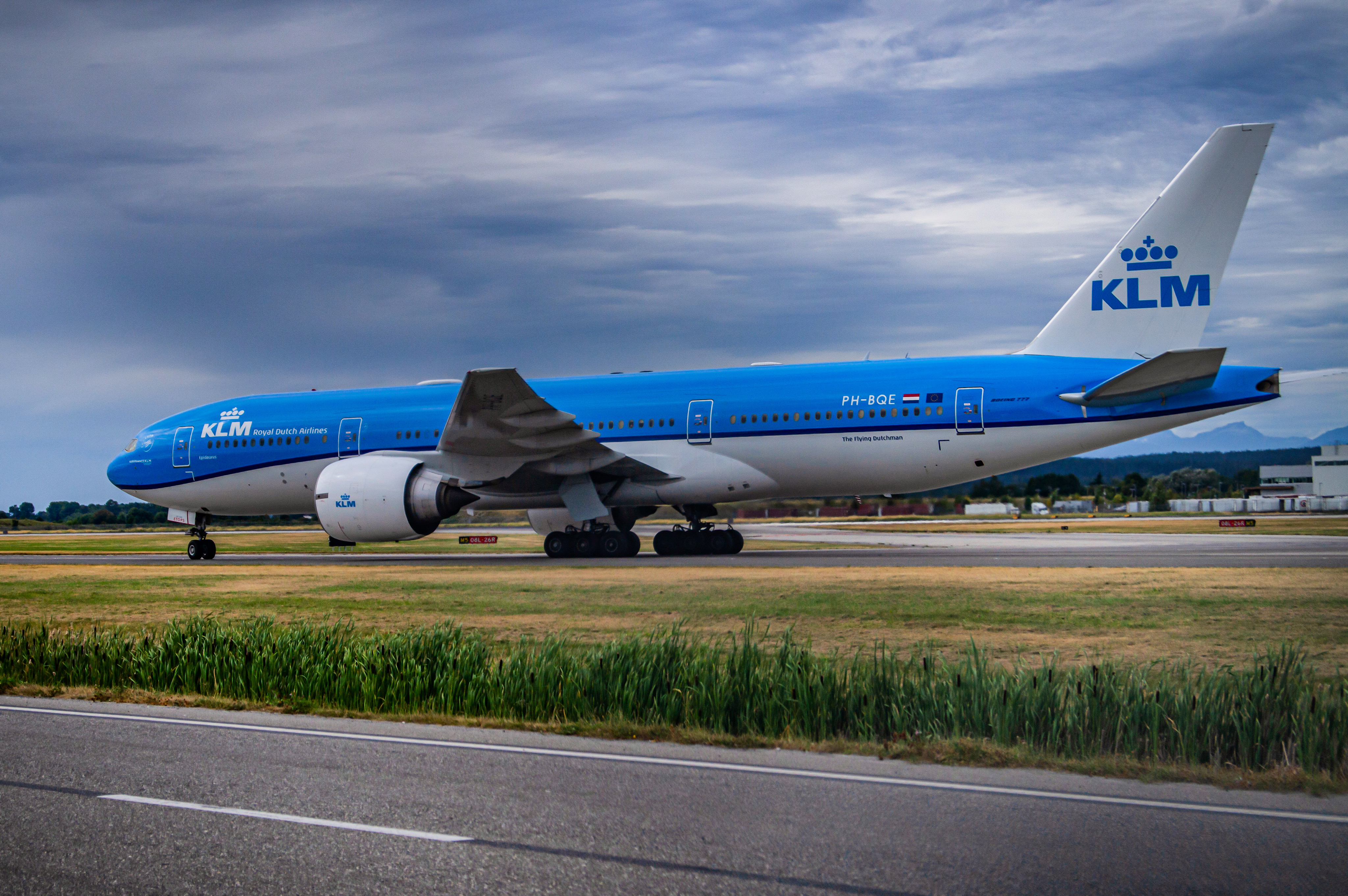 Full size: KLM Boeing 777-200ER PH-BQE at Vancouver International Airport