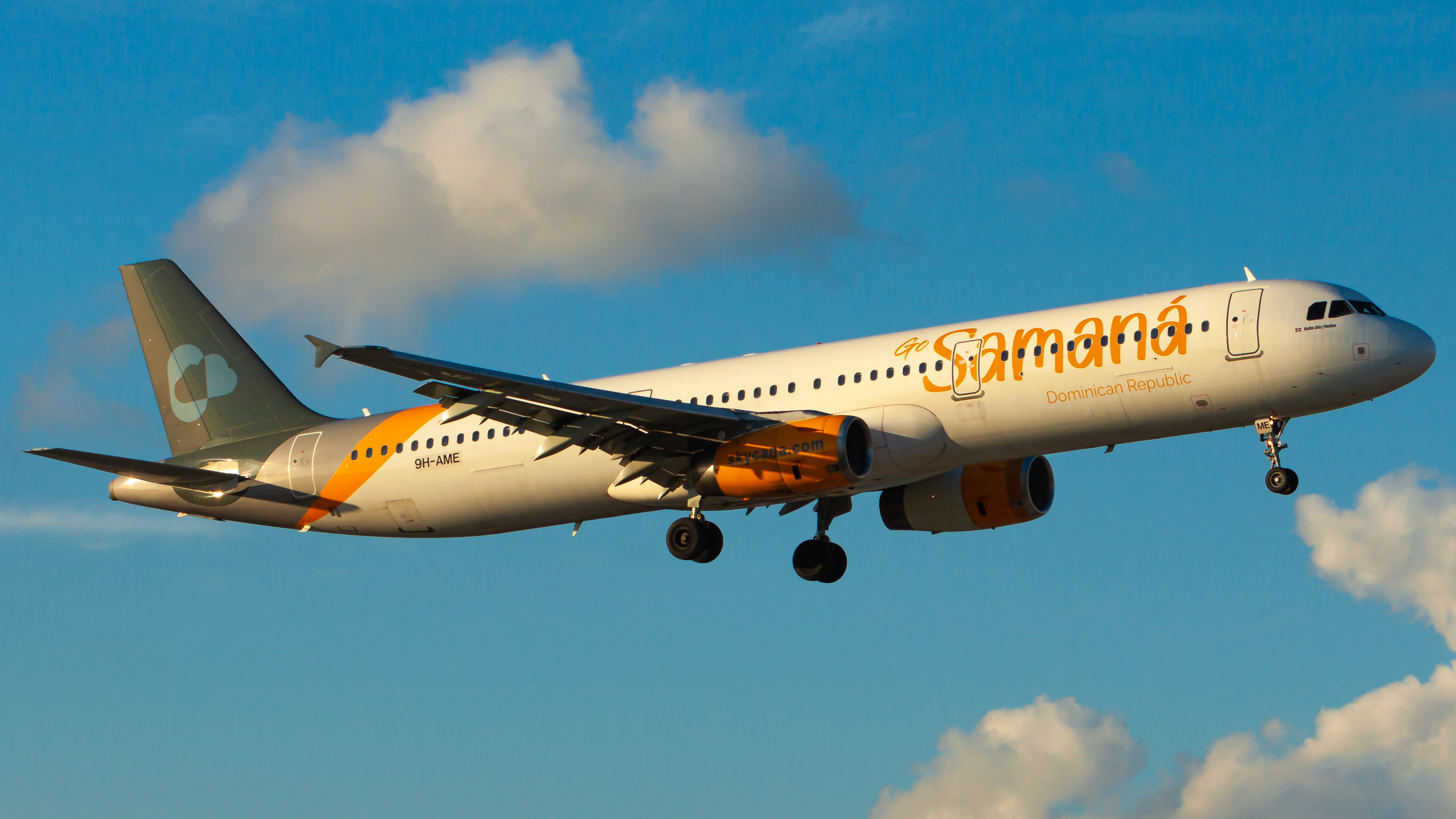 Full size: Sky Cana Airbus A321-200 9H-AME at Miami International Airport