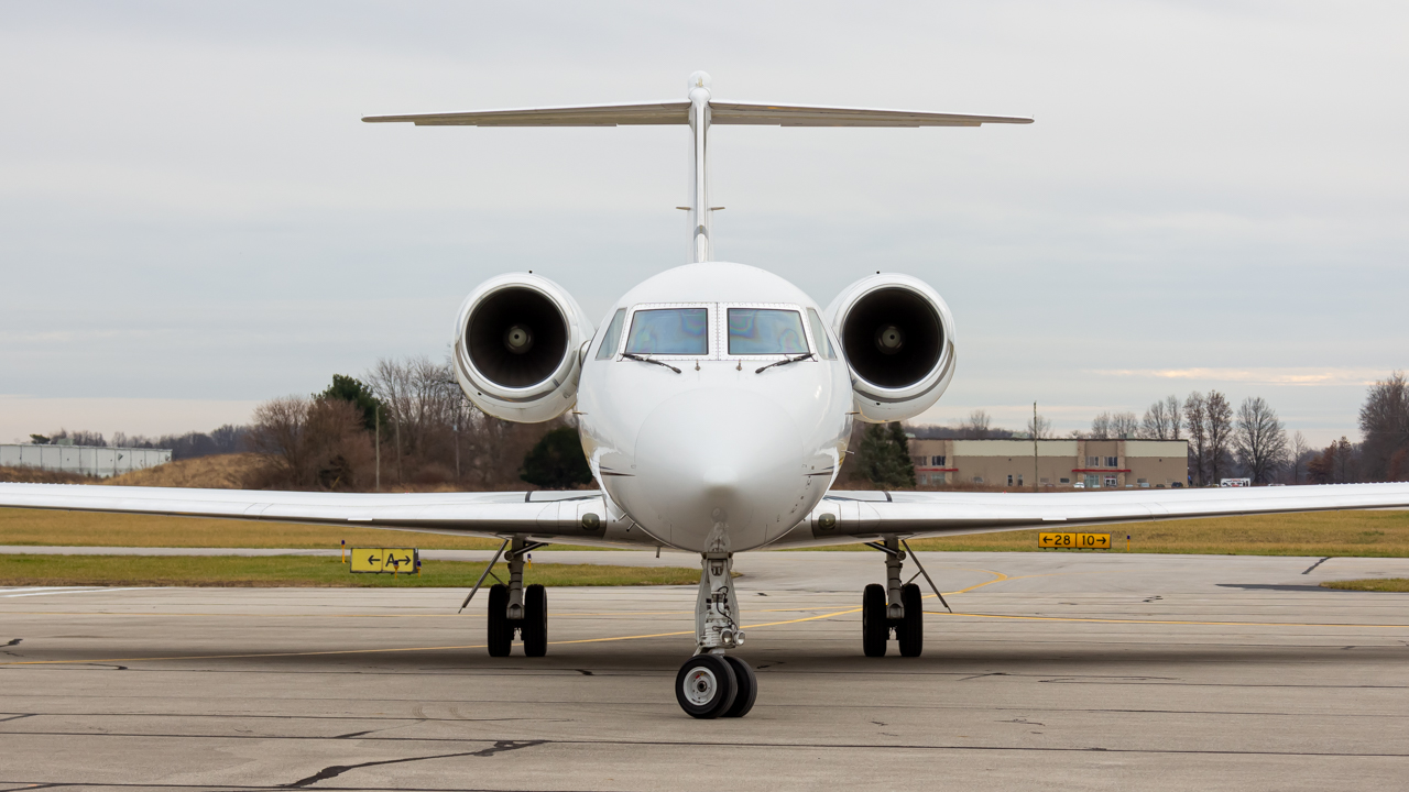 Full size: PRIVATE Gulfstream IV N489VR at Delaware Municipal Airport