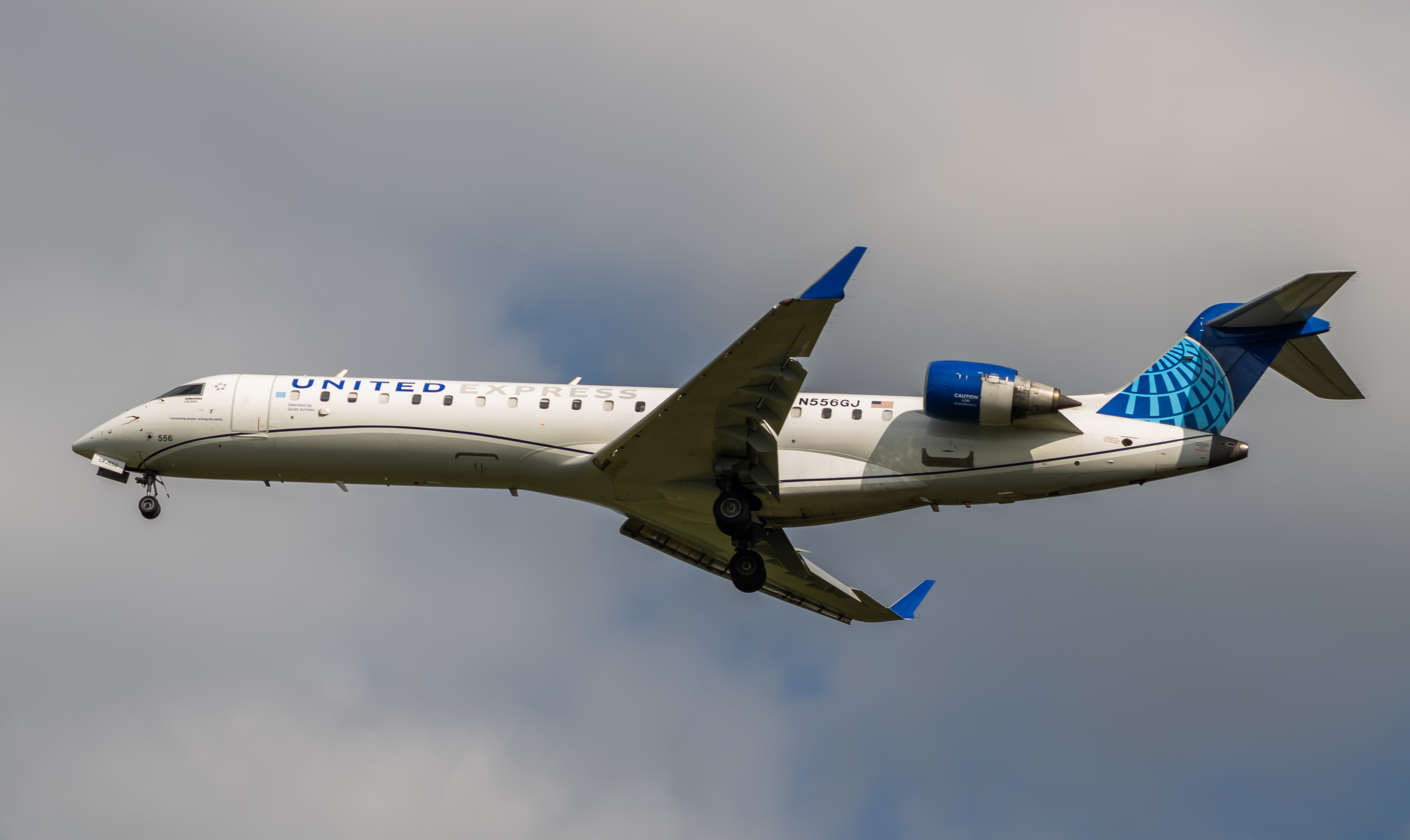 Full size: United Express Mitsubishi CRJ-700 N556GJ at Washington Dulles International Airport