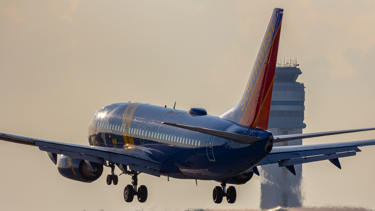Full size: Southwest Airlines Boeing 737-700 N727SW at John Glenn Columbus International Airport