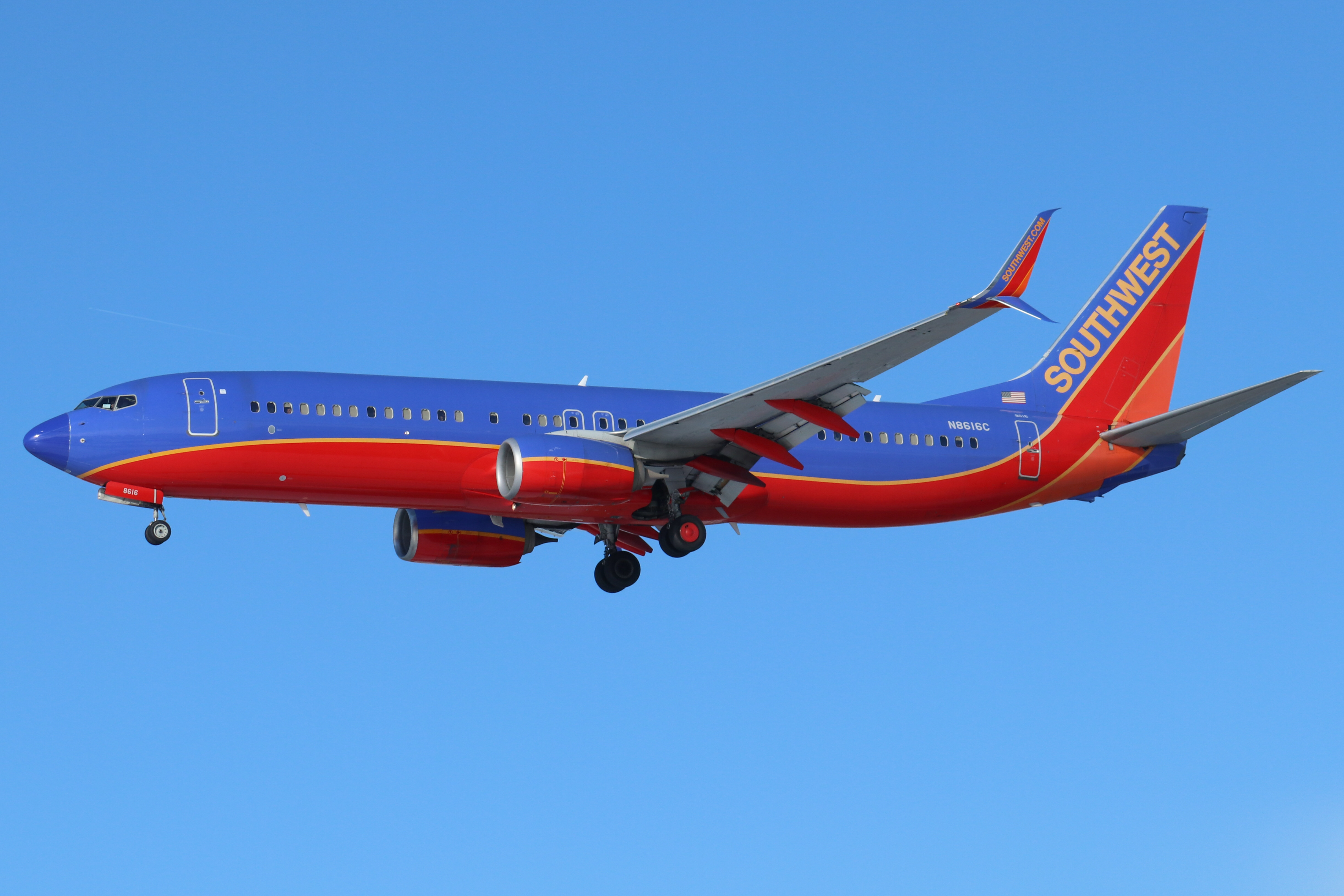 Full size: Southwest Airlines Boeing 737-800 N8616C at Philadelphia International Airport