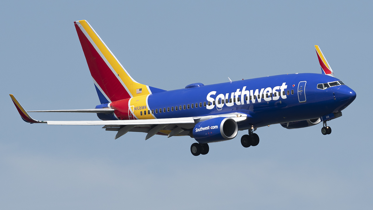 Full size: Southwest Airlines Boeing 737-700 N936WN at Ronald Reagan National Airport