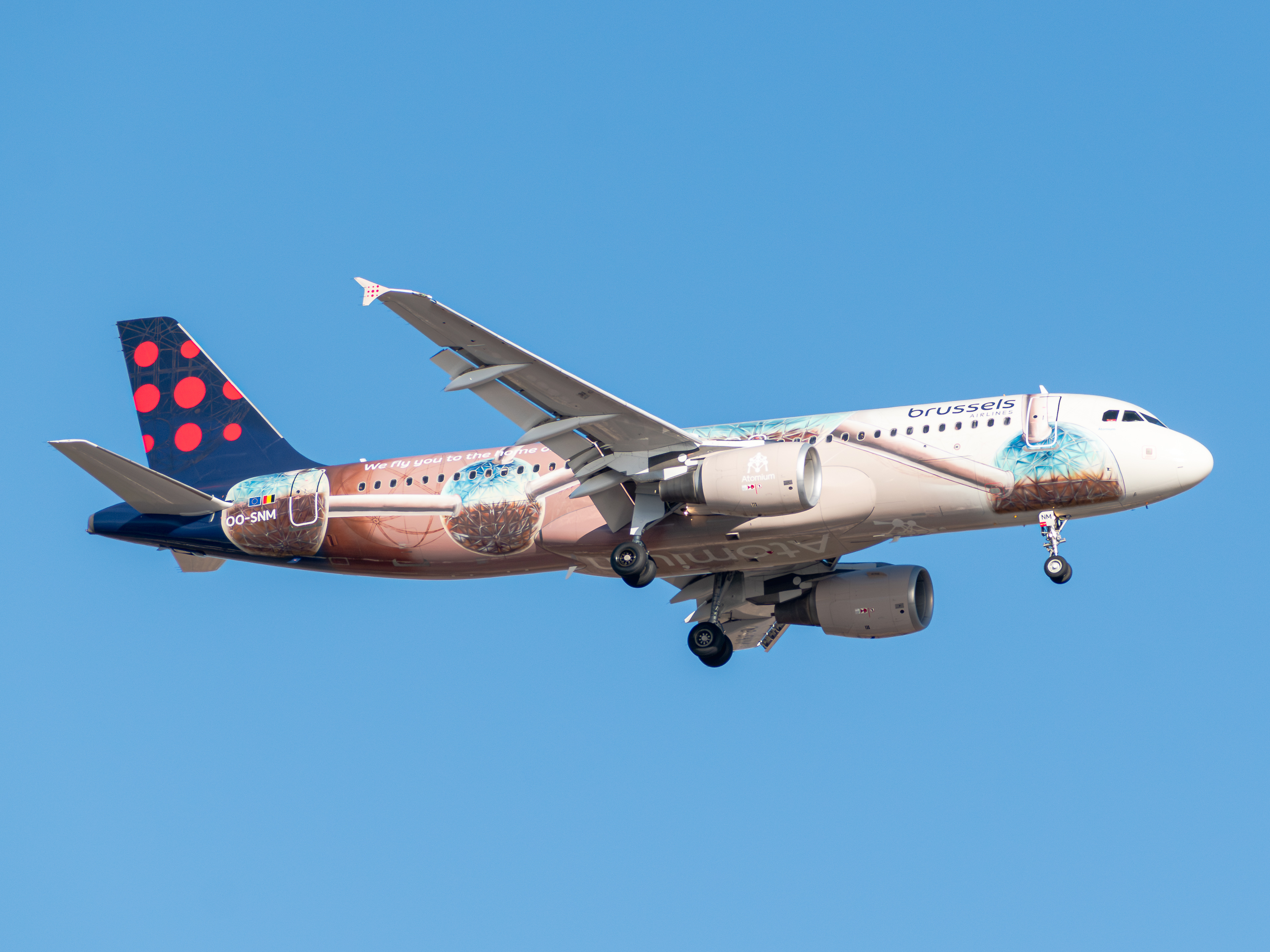 Full size: Brussels Airlines Airbus A320 OO-SNM at Tenerife South Airport