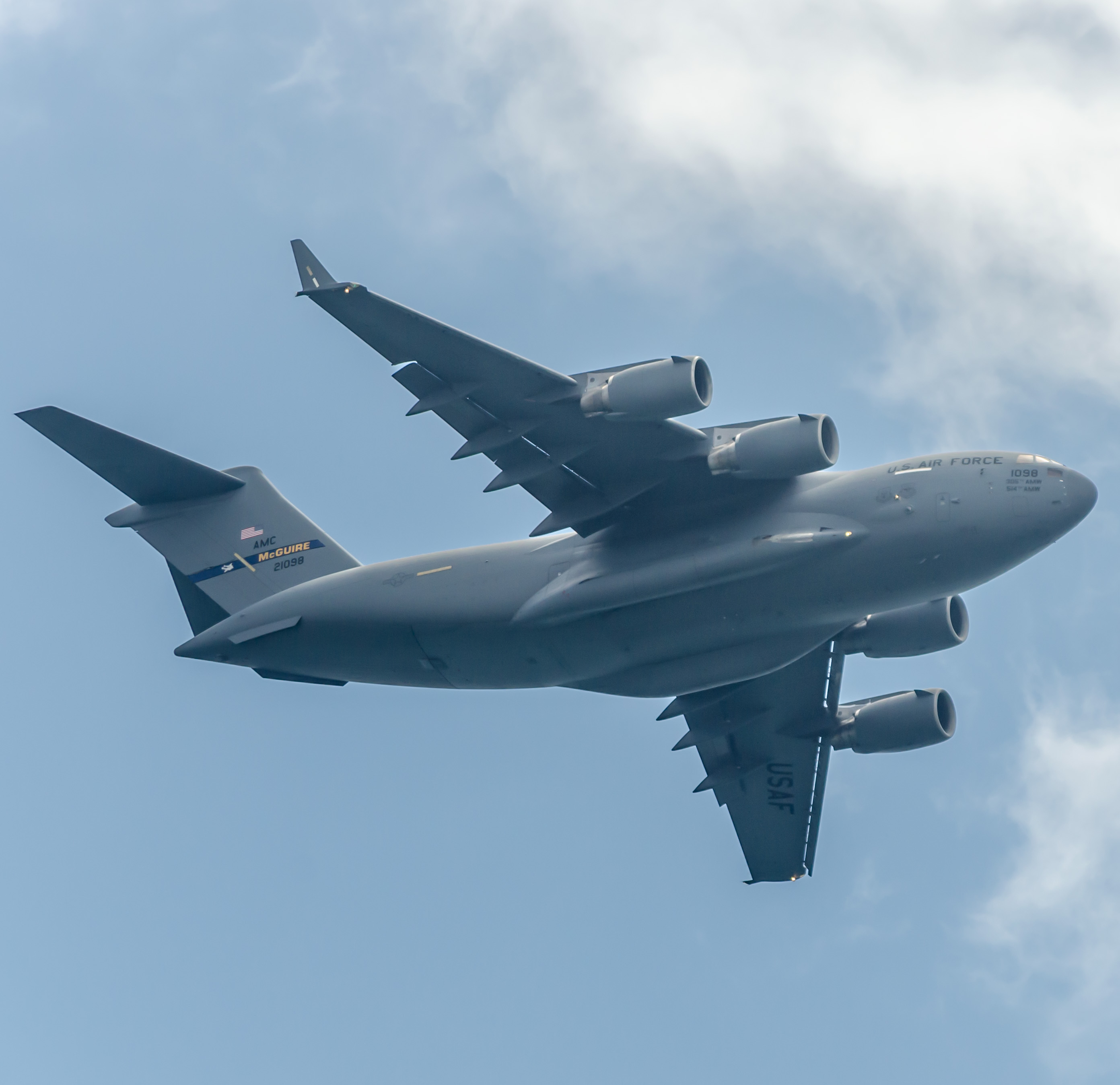 Full size: USAF - United States Air Force Boeing C-17 Globemaster III 02-1098 at Atlantic City International Airport