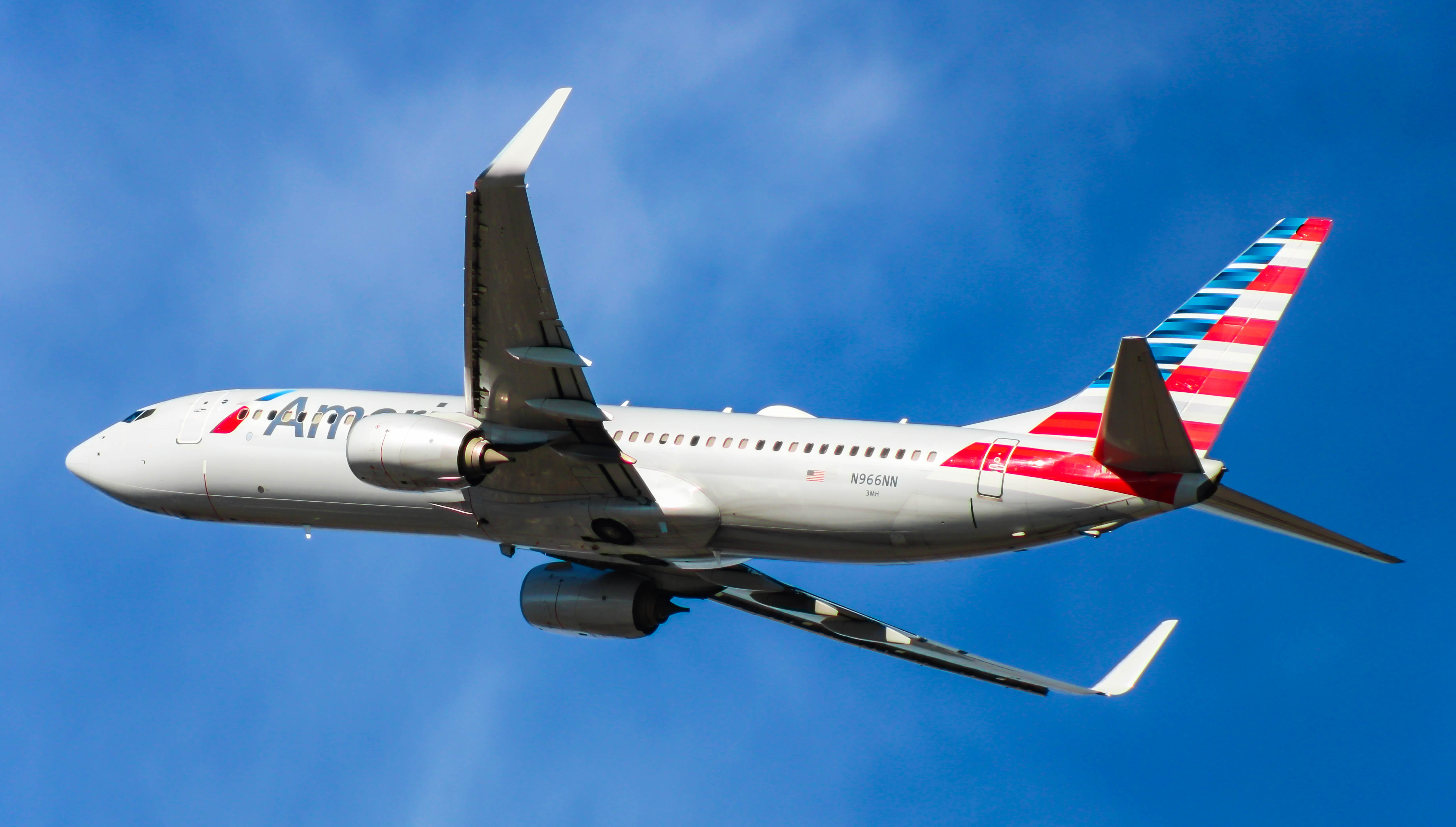 Full size: American Airlines Boeing 737-800 N966NN at San Diego International Airport