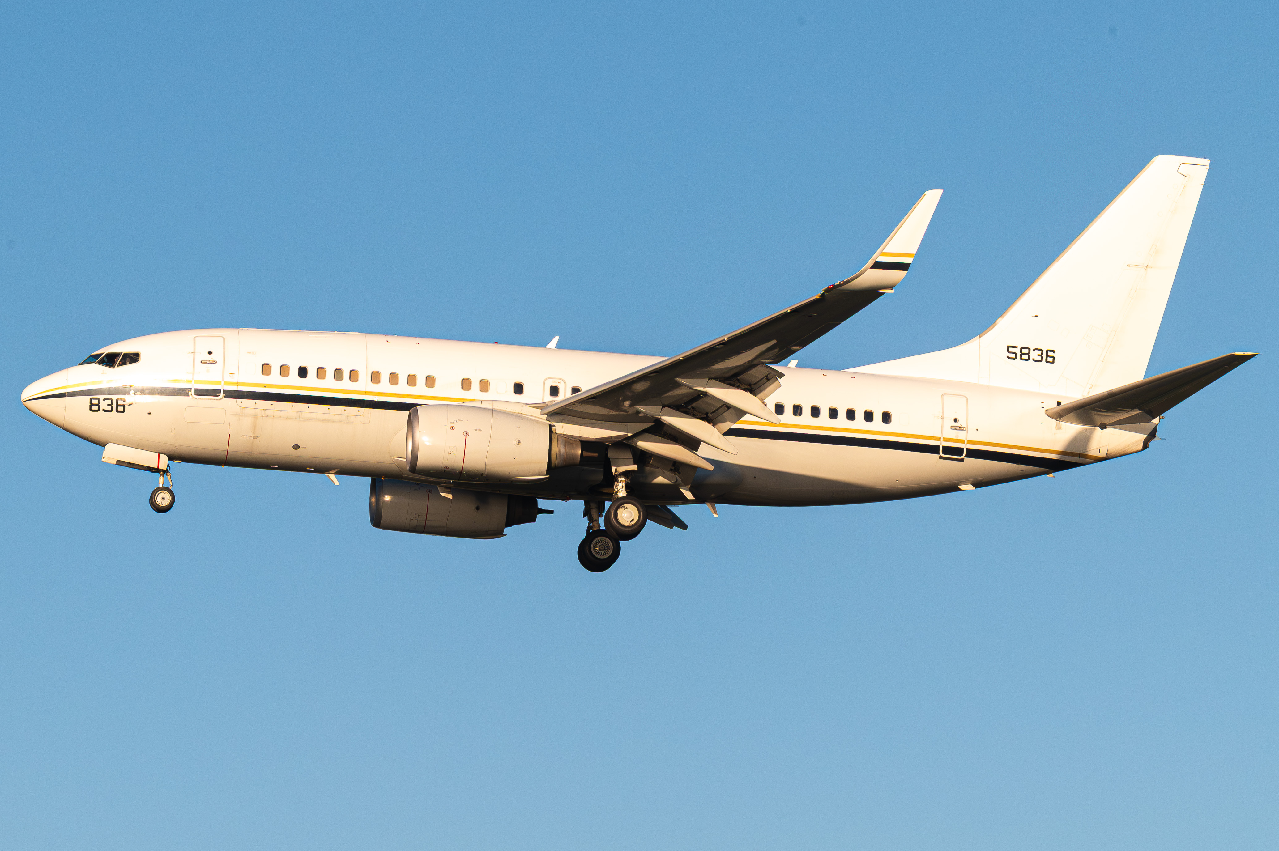Full size: US Navy Boeing C-40 165836 at North Island NAS