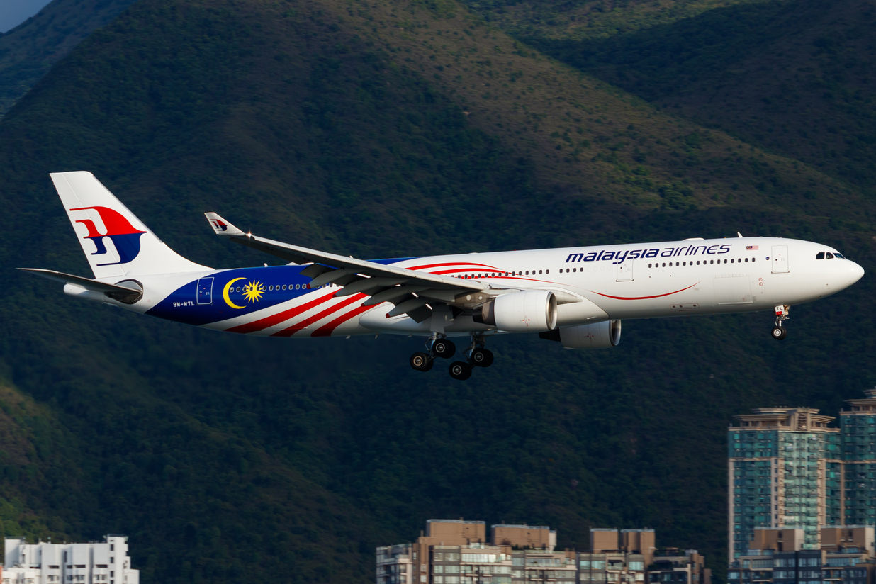 Full size: Malaysia Airlines Airbus A330-300 9M-MTL at Hong Kong International Airport