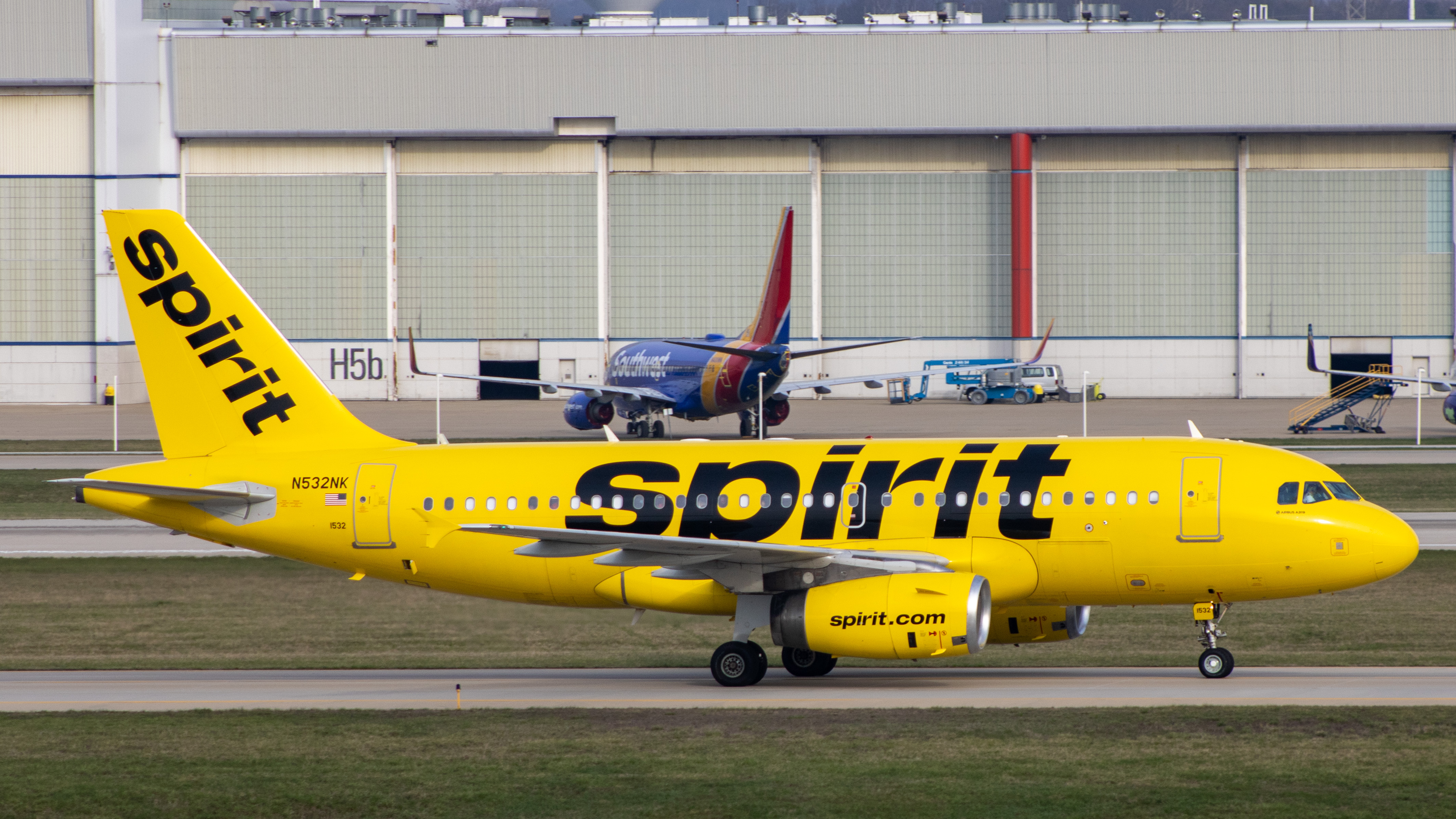 Full size: Spirit Airlines Airbus A319-100 N532NK at Indianapolis International Airport