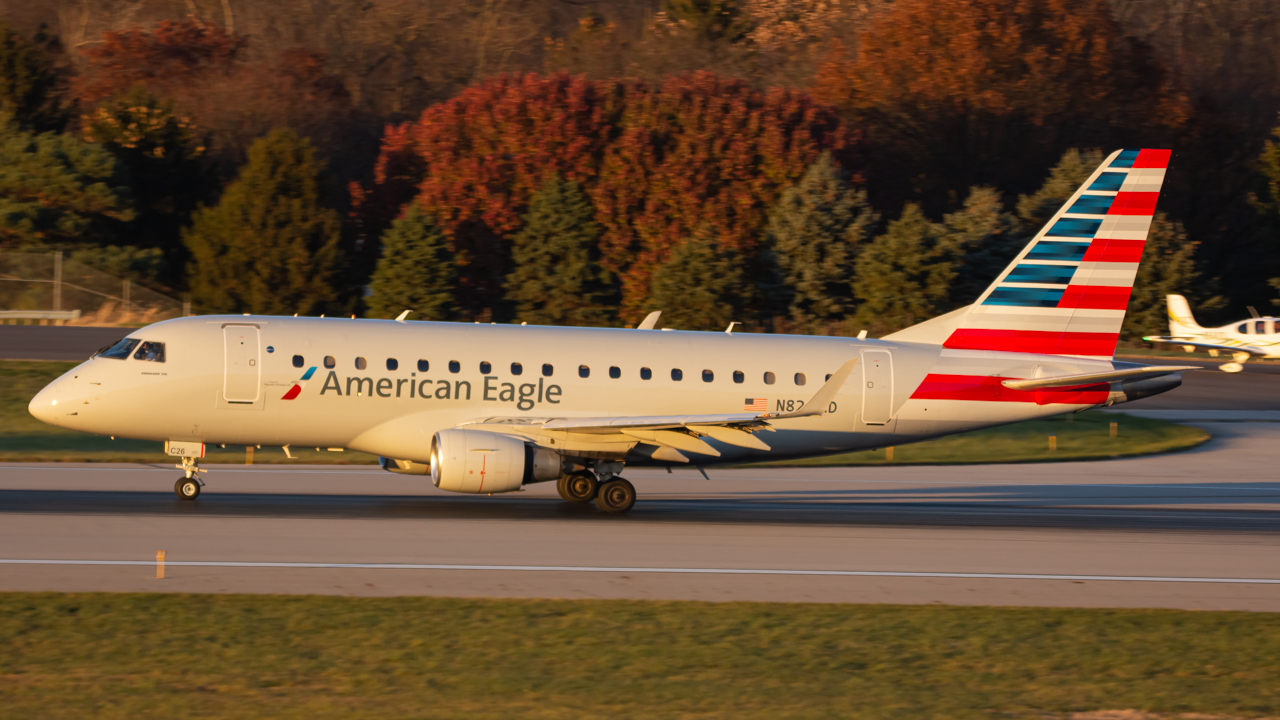 Full size: American Eagle Embraer E170 N826MD at John Glenn Columbus International Airport