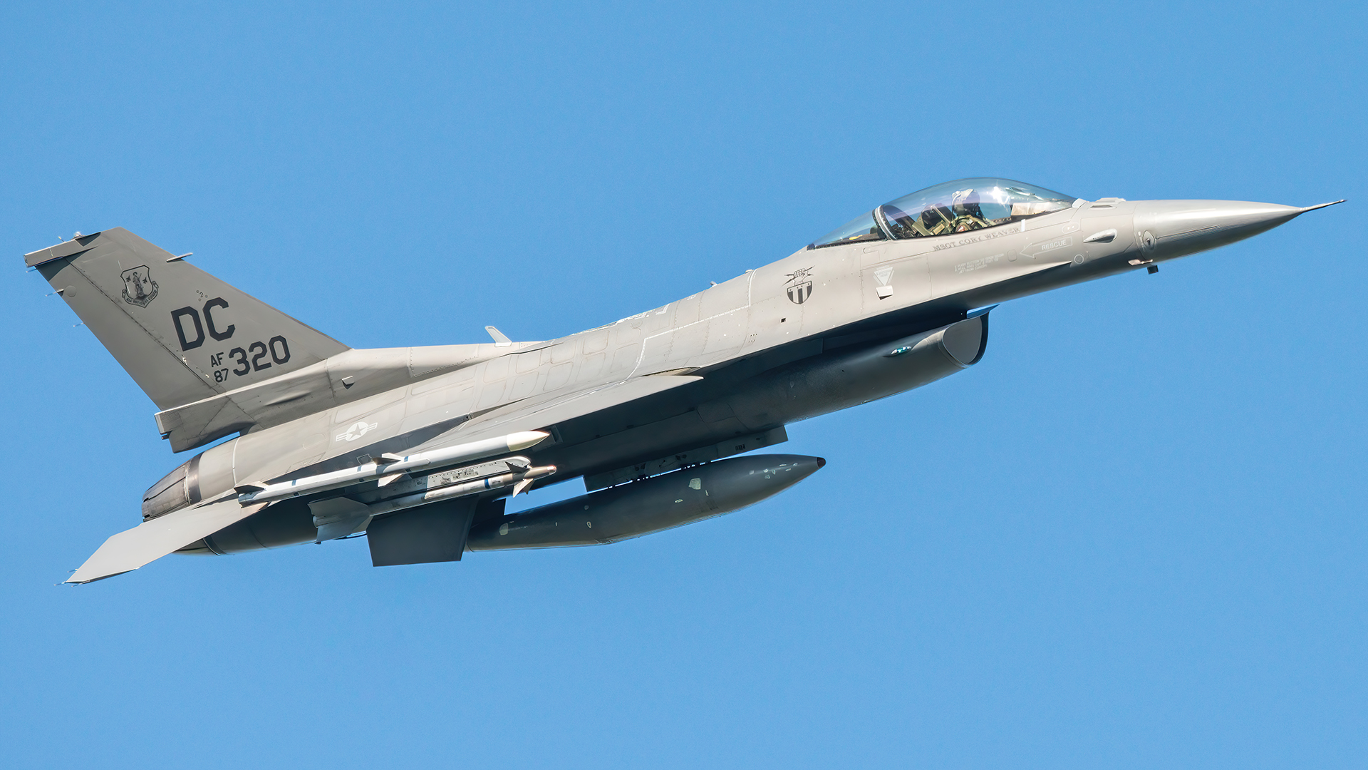 Full size: USAF - United States Air Force General Dynamics F-16 Fighting Falcon 87-0320 at Joint Base Andrews