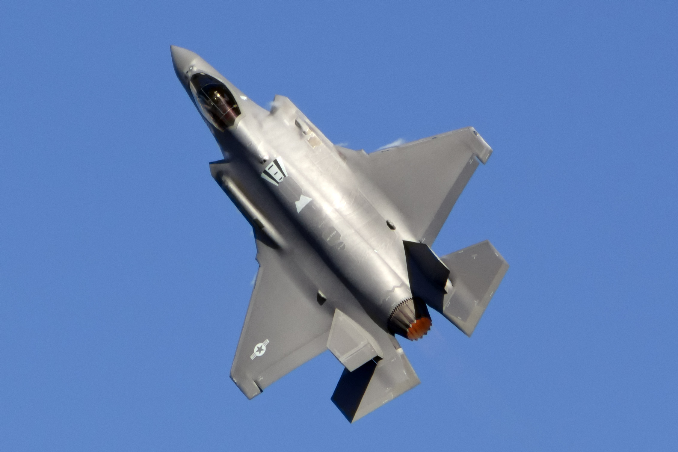 Full size: USAF - United States Air Force Lockheed Martin F-35 Lightning 15-5163 at Orlando Sanford International Airport