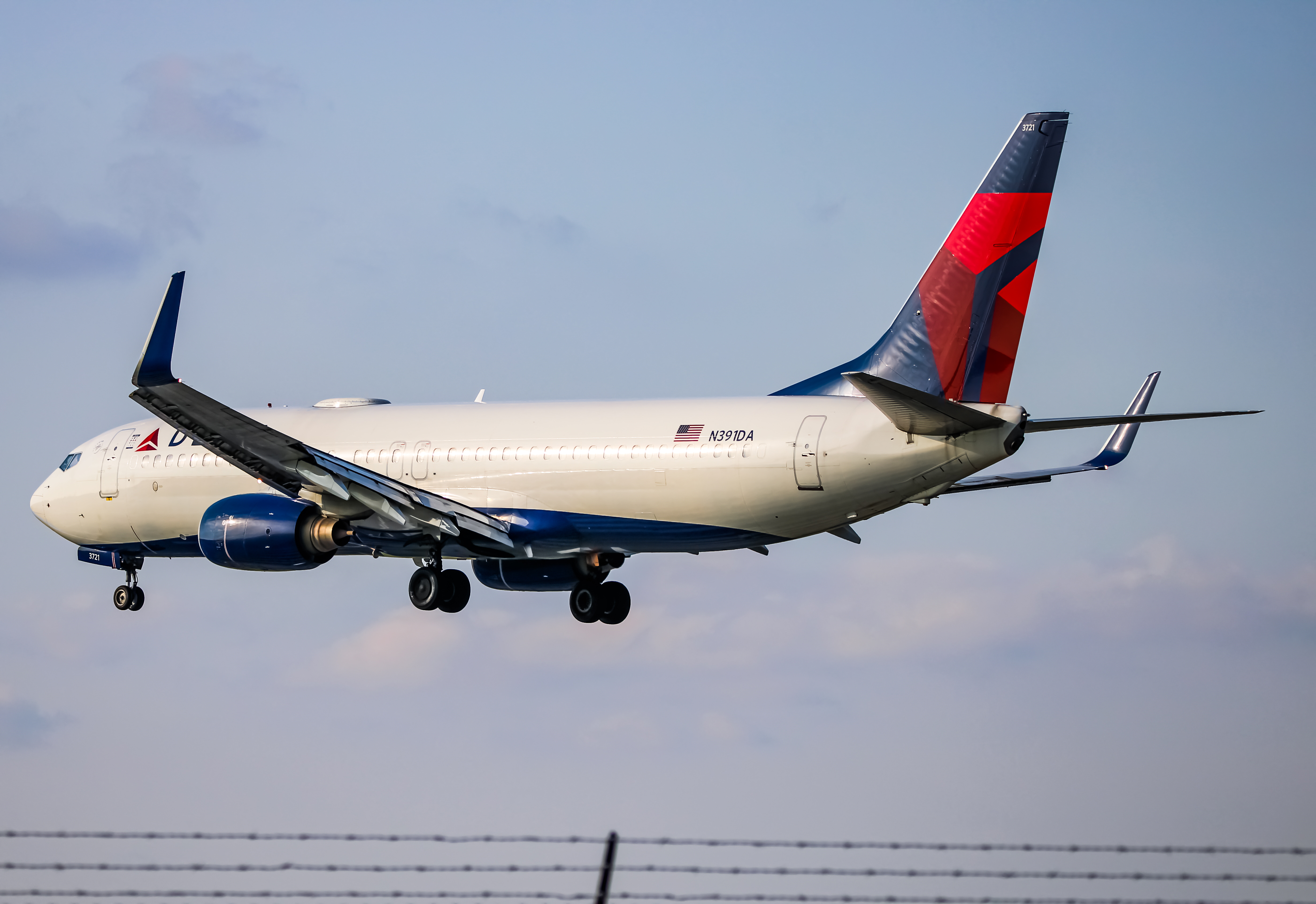 Full size: Delta Airlines Boeing 737-800 N391DA at Baltimore/Washington International Thurgood Marshall Airport