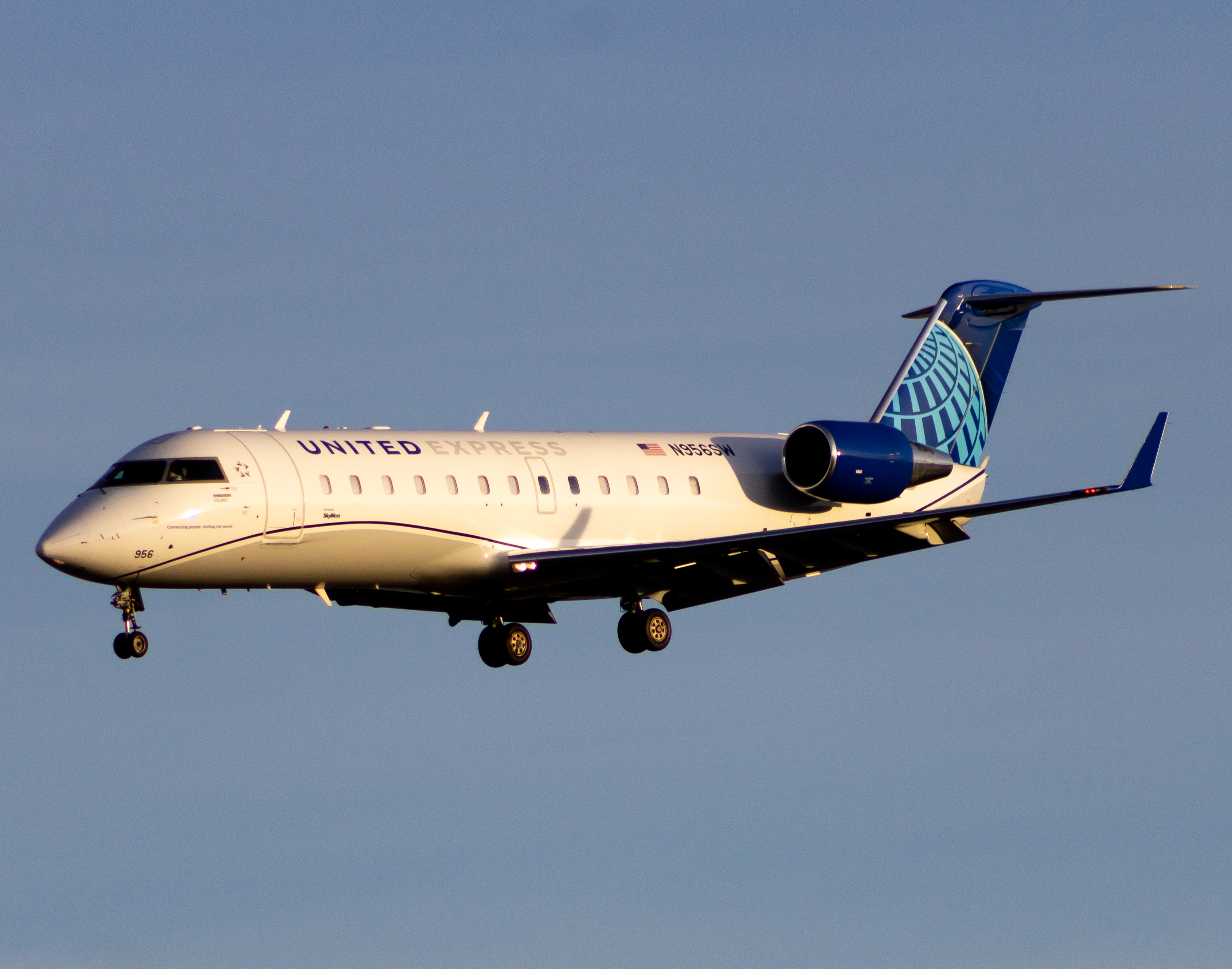 Full size: United Express Mitsubishi CRJ-200 N956SW at Salt Lake City International Airport