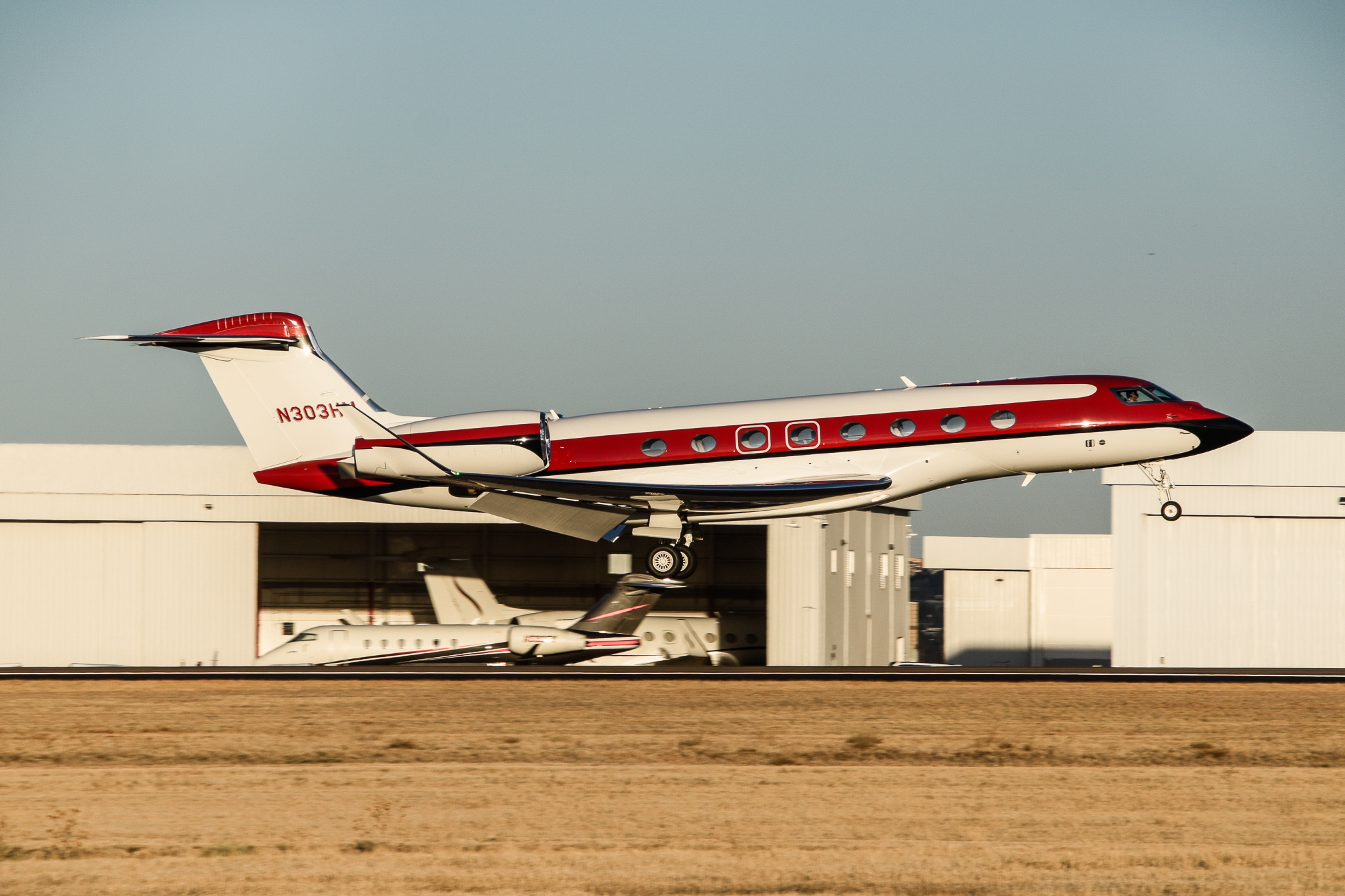 Full size: PRIVATE Gulfstream G650 N303HM at Centennial Airport