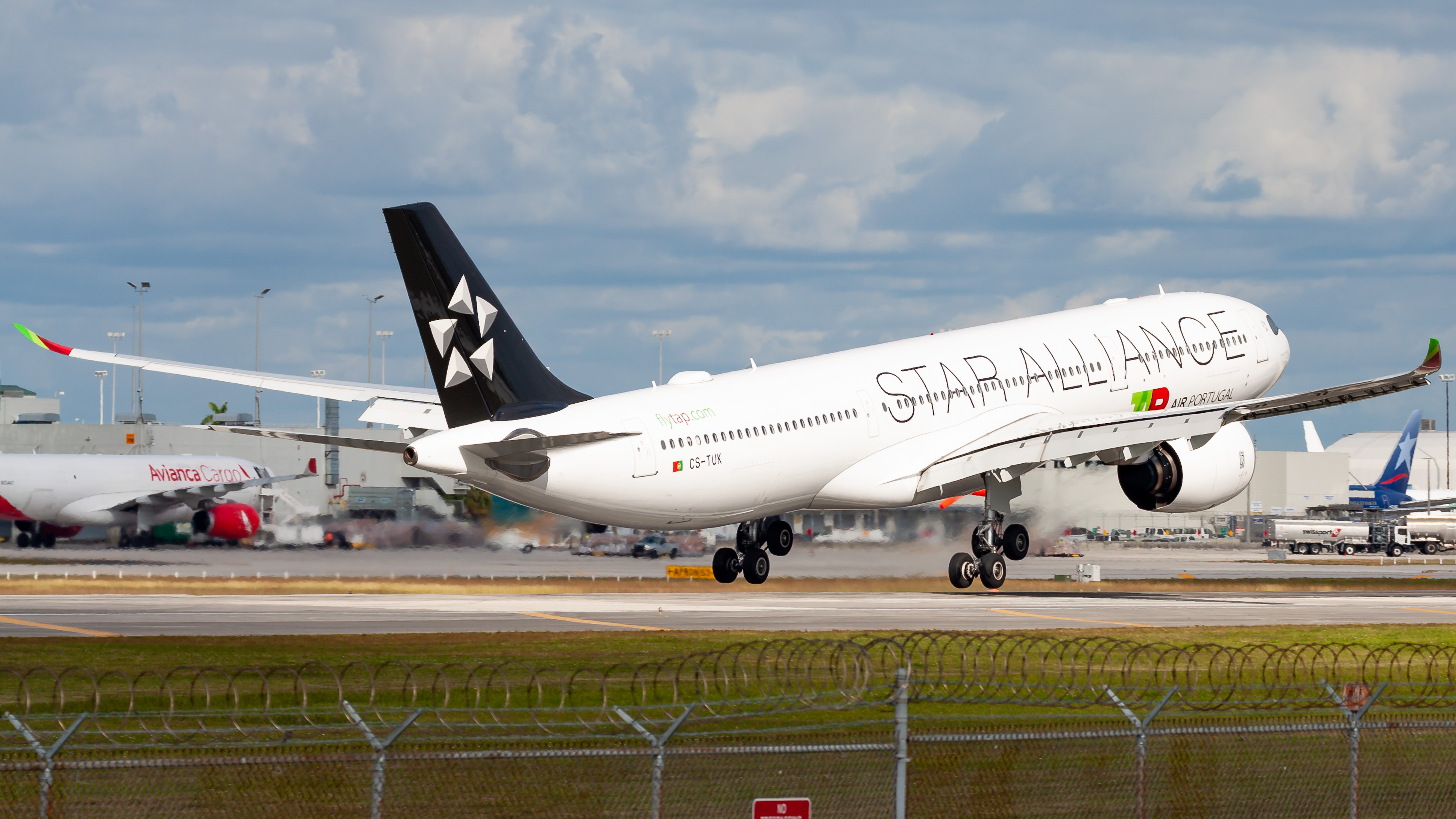 Full size: TAP Air Portugal Airbus A330-900 CS-TUK at Miami International Airport