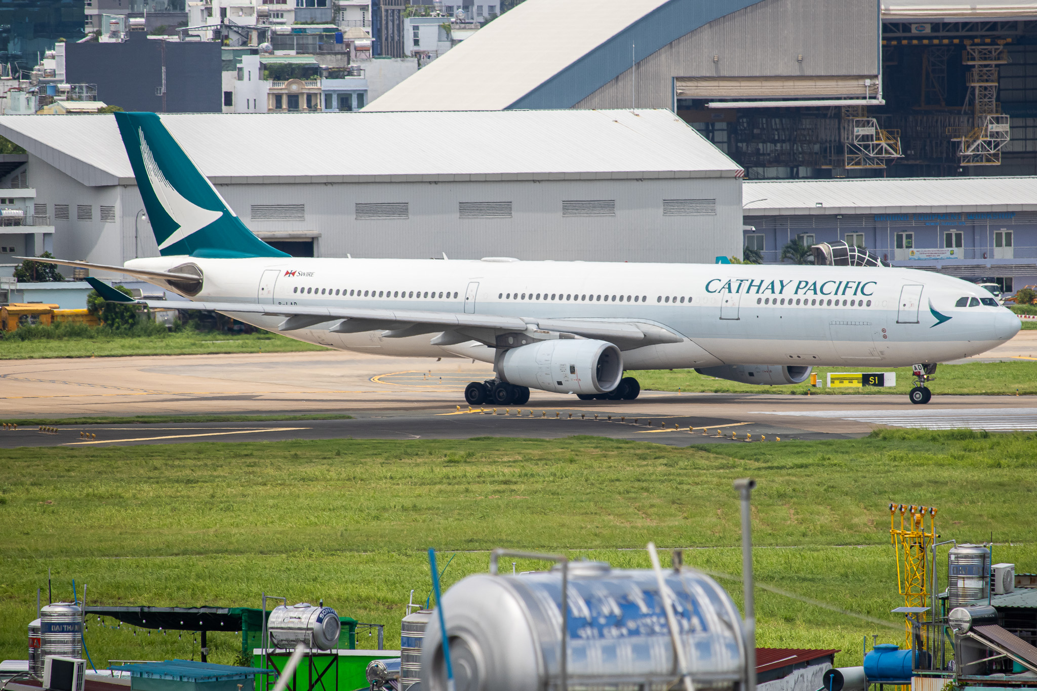 Full size: Cathay Pacific Airbus A330-300 B-LAD at Tan Son Nhat International Airport