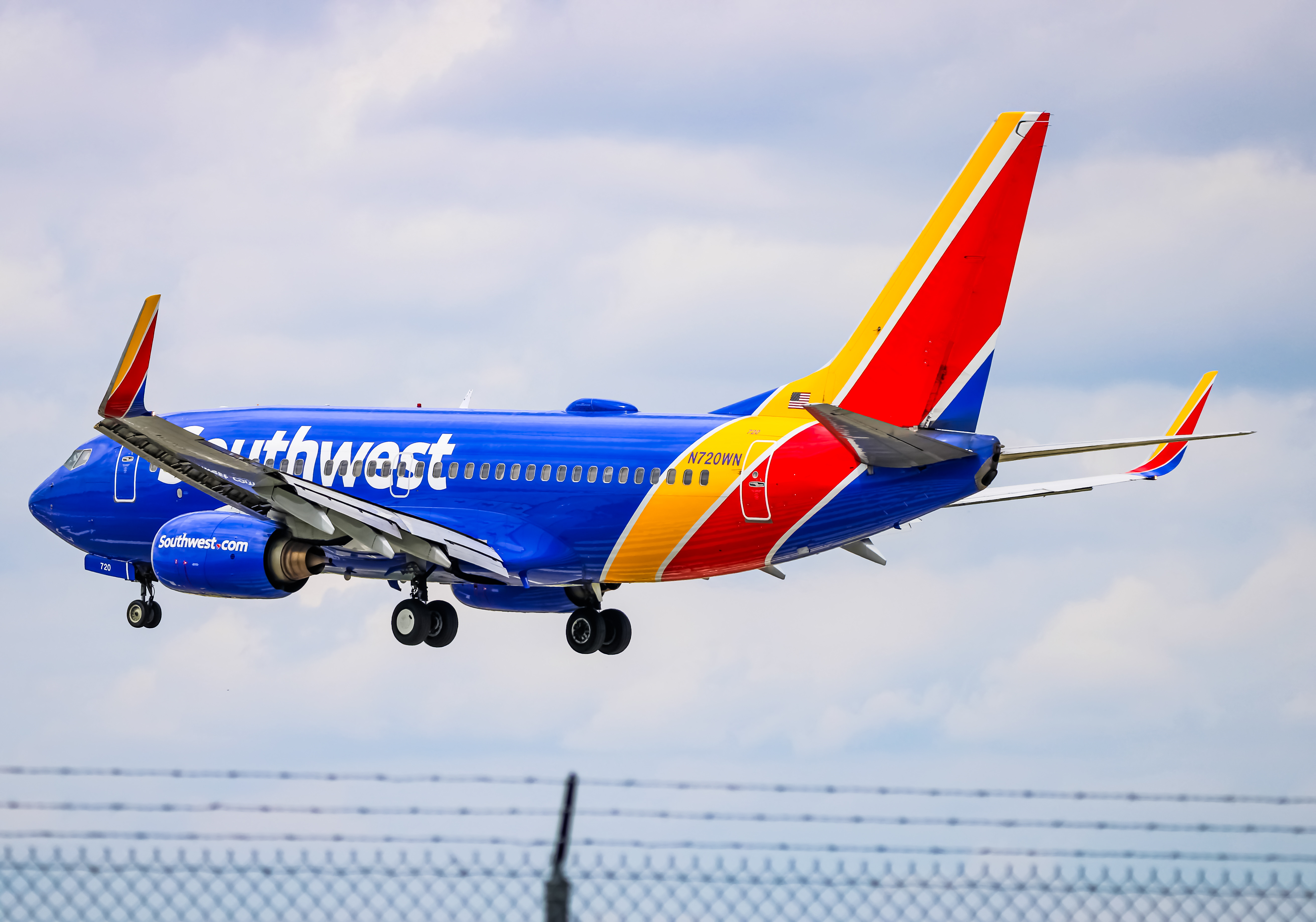Full size: Southwest Airlines Boeing 737-700 N720WN at Baltimore/Washington International Thurgood Marshall Airport