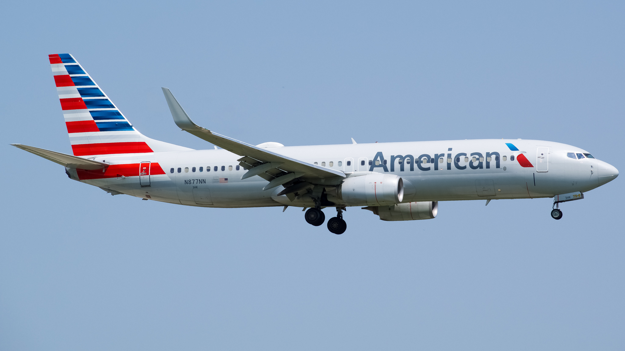 Full size: American Airlines Boeing 737-800 N877NN at Chicago O'Hare International Airport