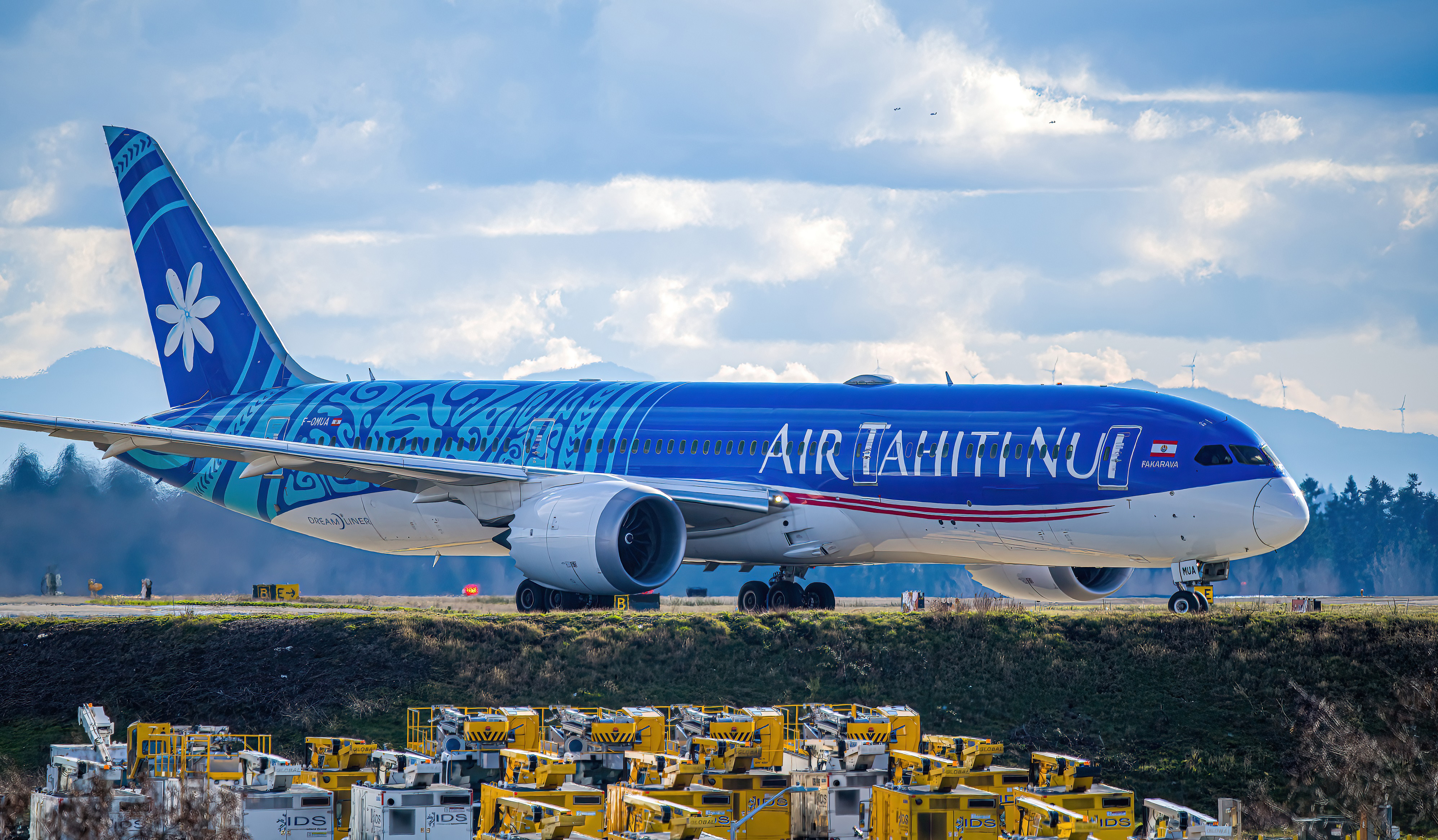 Full size: Air Tahiti Nui Boeing 787-9 F-OMUA at Seattle-Tacoma International Airport