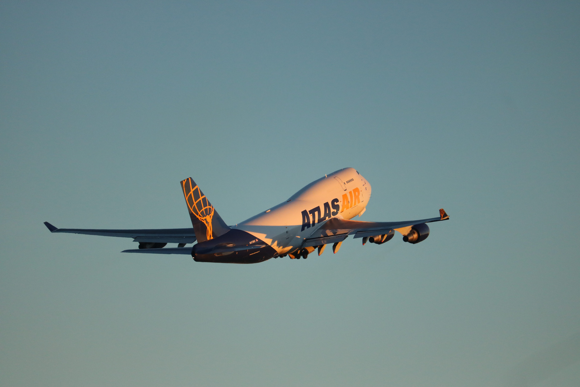 Full size: Atlas Air Boeing 747-400F N472MC at Louisville Muhammad Ali International Airport