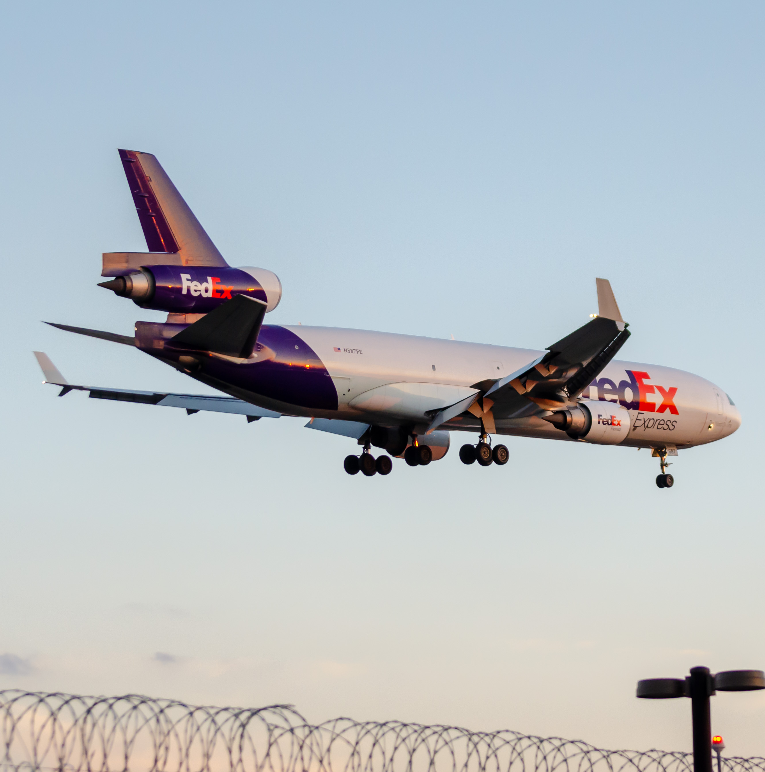 Full size: FedEx McDonnell Douglas MD-11F N587FE at Newark Liberty International Airport
